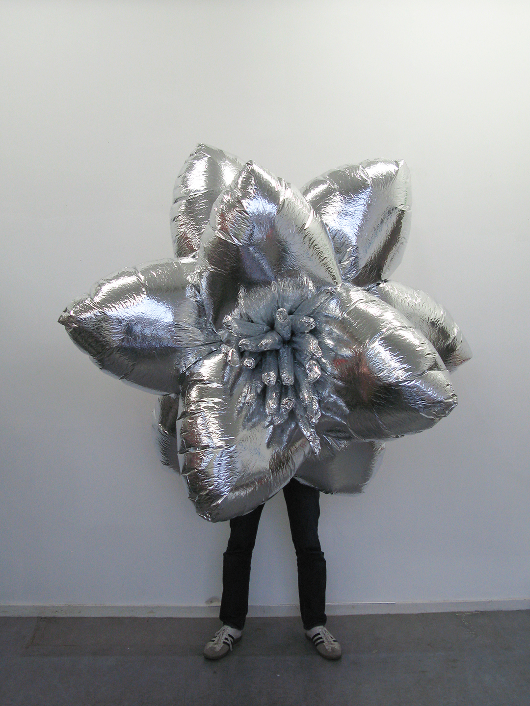 Foil FlowersFor the one year anniversary of their shop in Beijing, Asia's number one high-end fashion store Lane Crawford asked me to design something impressive and decorative.