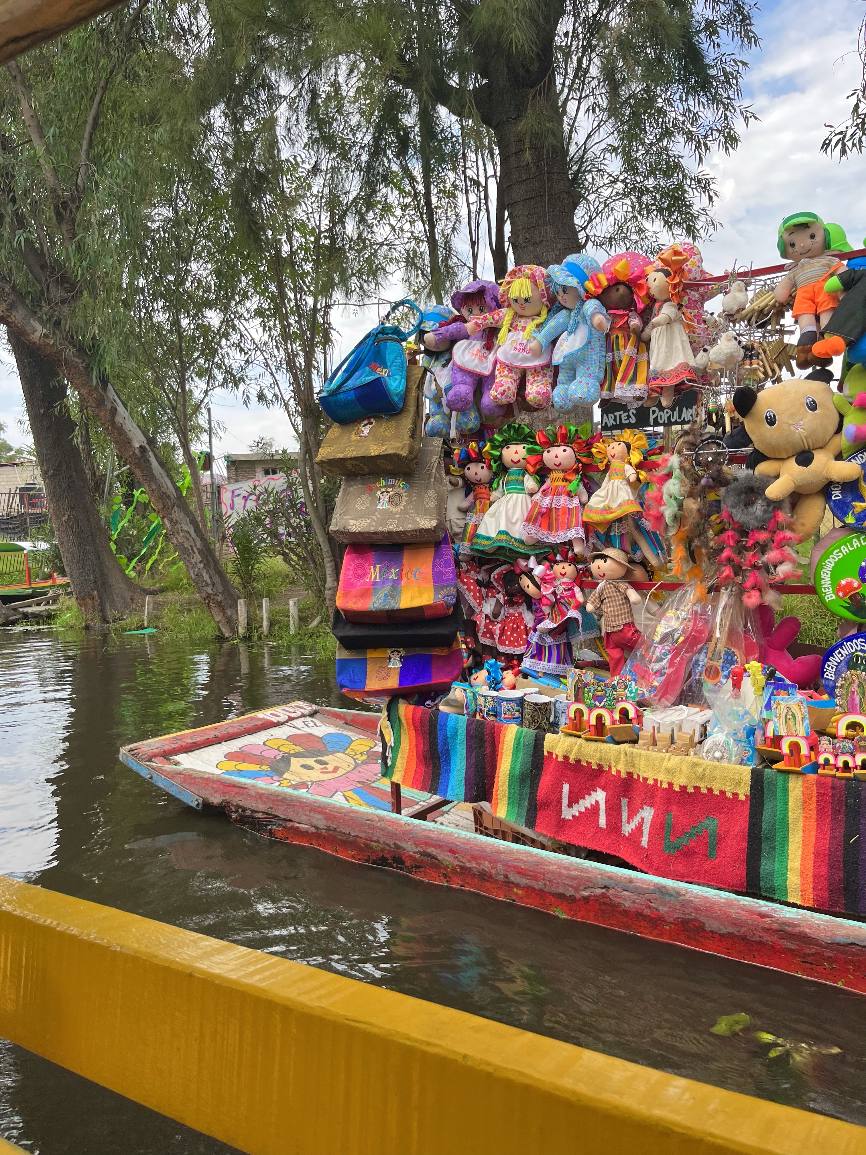 Trajinera changarrito en Xochimilco