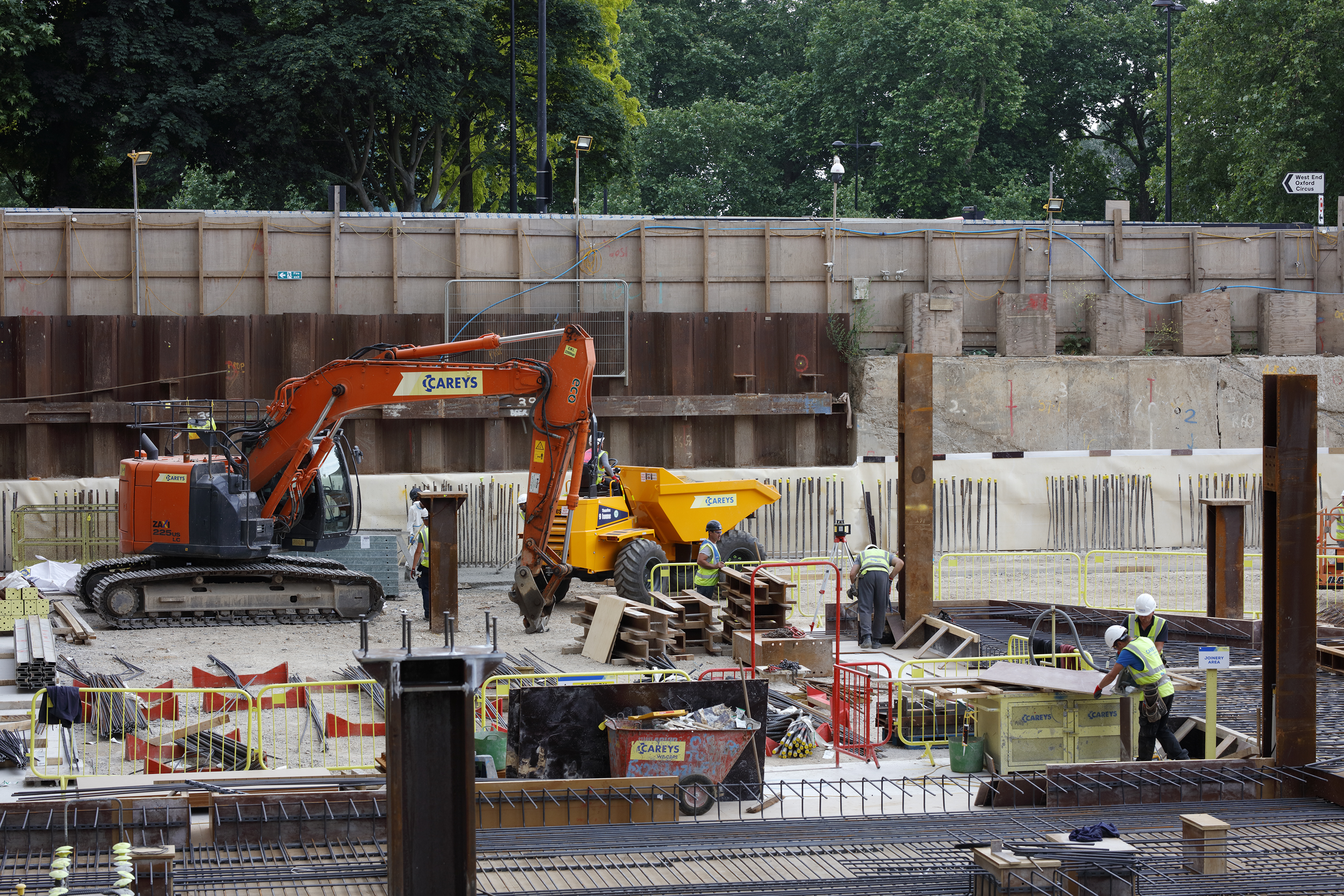 ALMACANTAR • LONDON