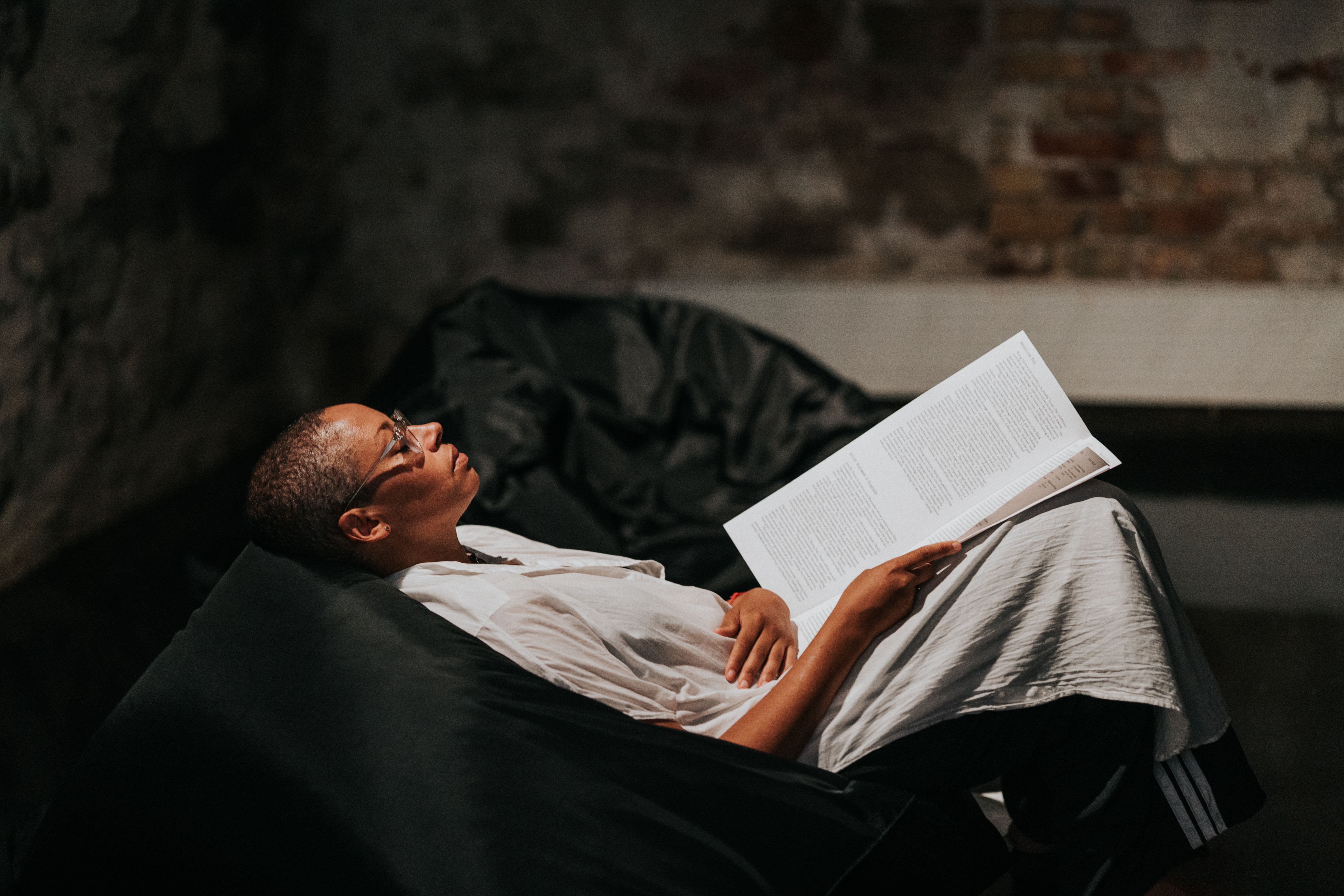 Installation view. Waiting Tides, Krognoshuset 2025. Photo: Loc Vo.