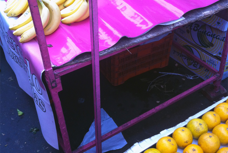 the vendors all use the same standardized square-profile steel tubing frames for their kiosks