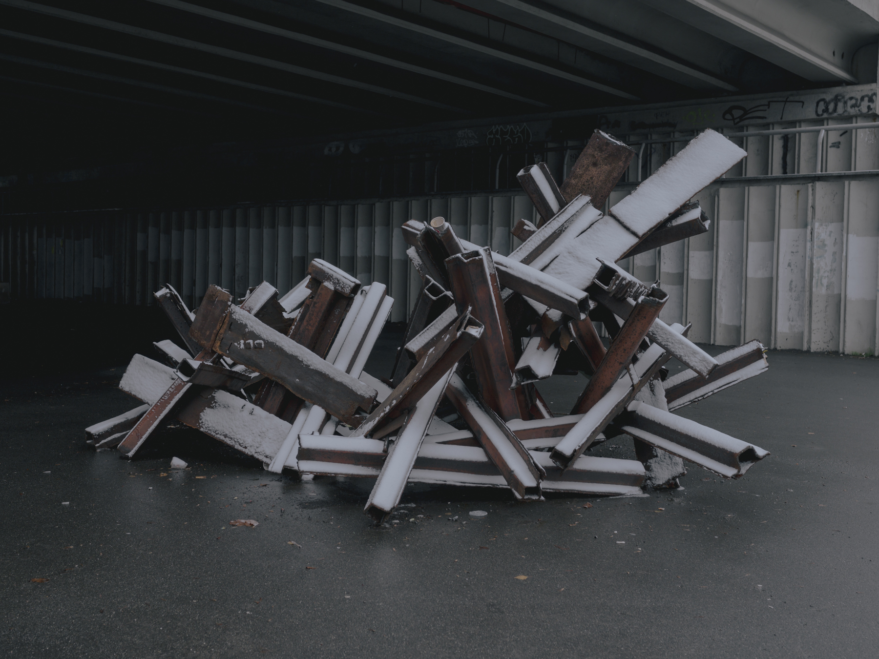 Gathered tank barriers in the northwestern city center of Kyiv, always ready for a necessary intervention. Kyiv city, 17.11.2022.