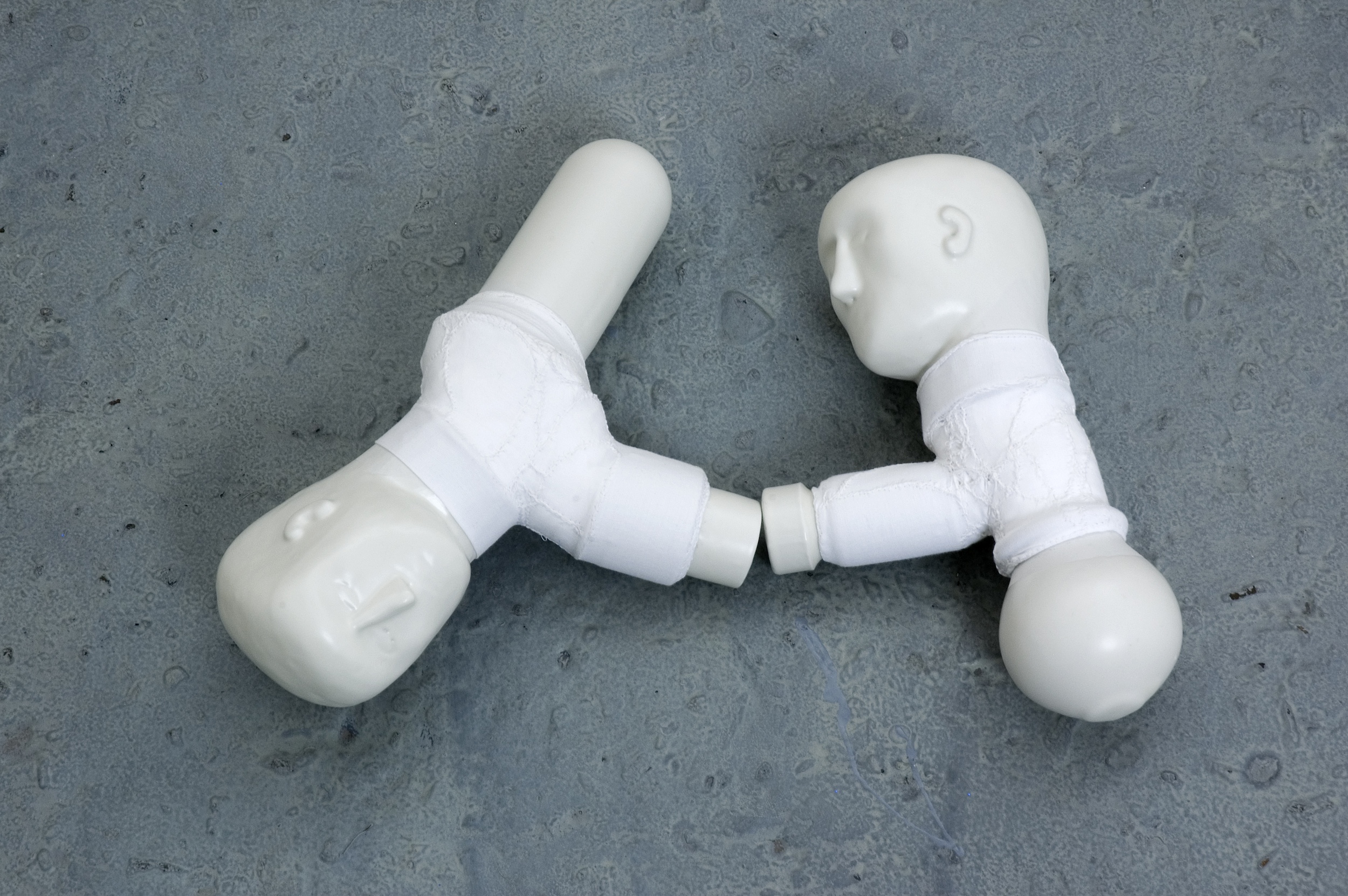  Ex-Voto, 2006/2007 . Glazed porcelain and various fabric embroidered with cotton thread . Collection MAC-Goiás, Brasil