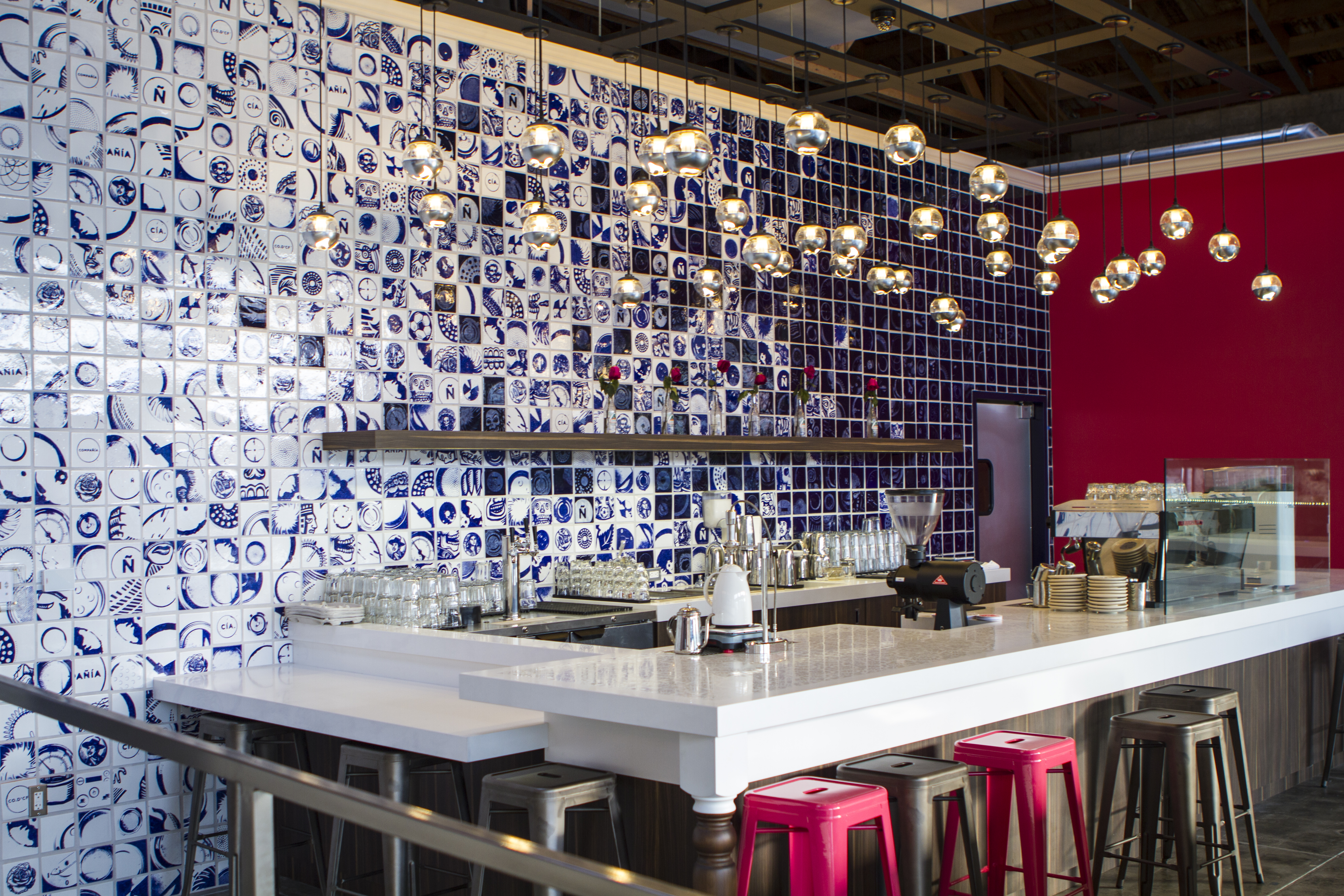 El Mural de Azulejos is one of the ‘hero’ pieces of the ‘Compañía’ architectural space. It is graphically powerful and articulated with great detail, referencing the classic tile work of México.