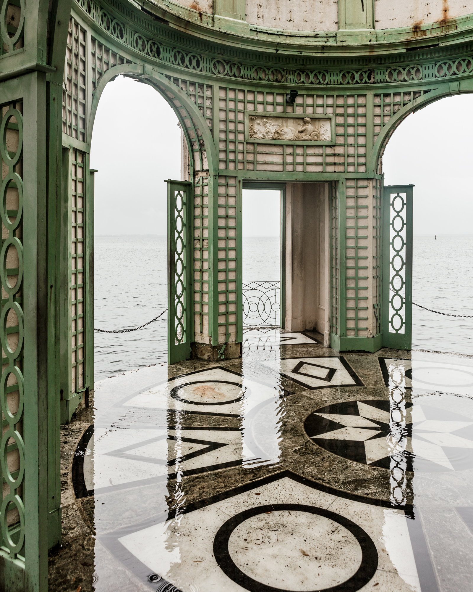 Vizcaya, 2017. Dye-sublimation print on aluminum  40 x 32 inches. Edition of 5.