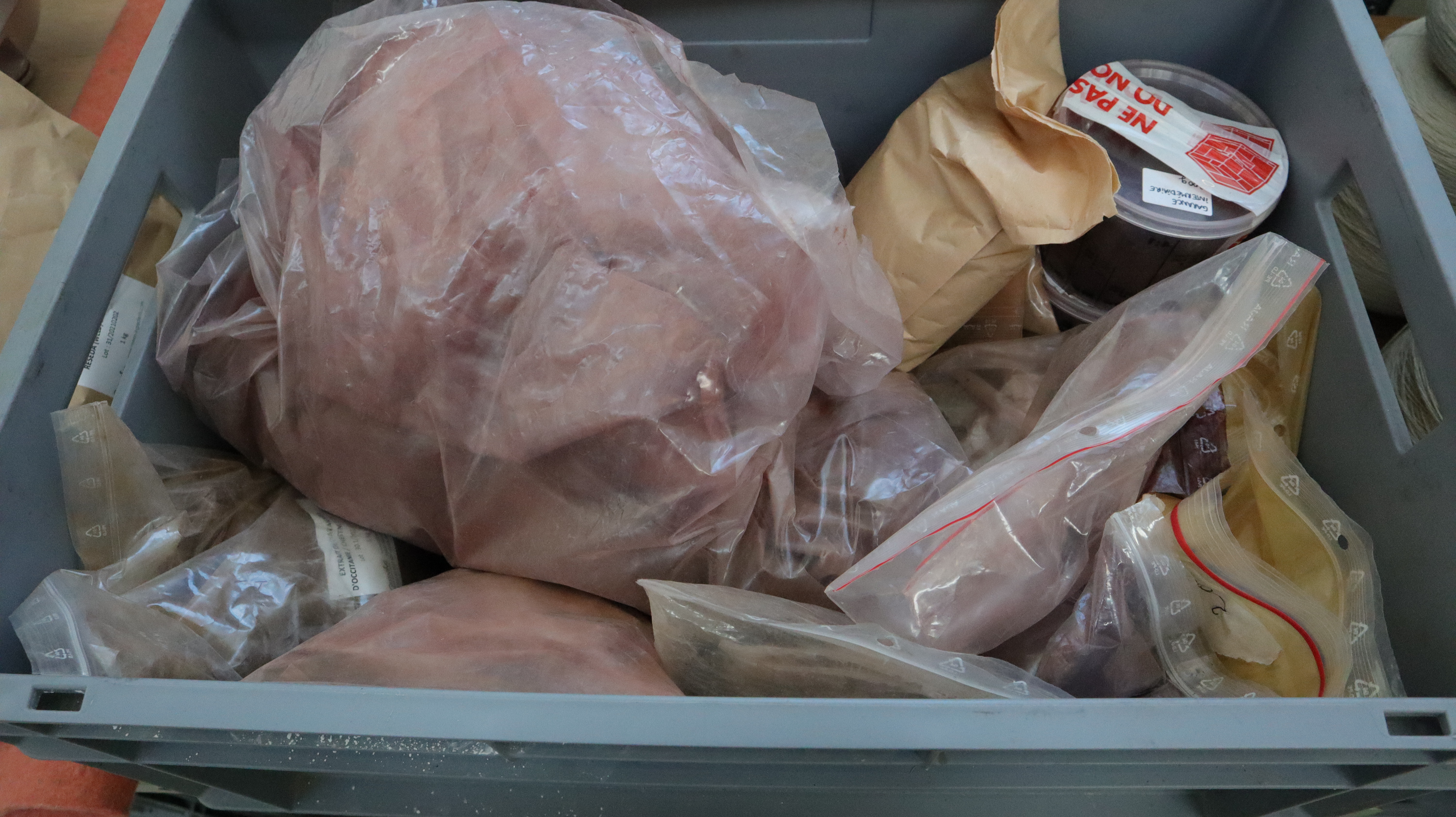 Process of fibers coloration using natural dyes