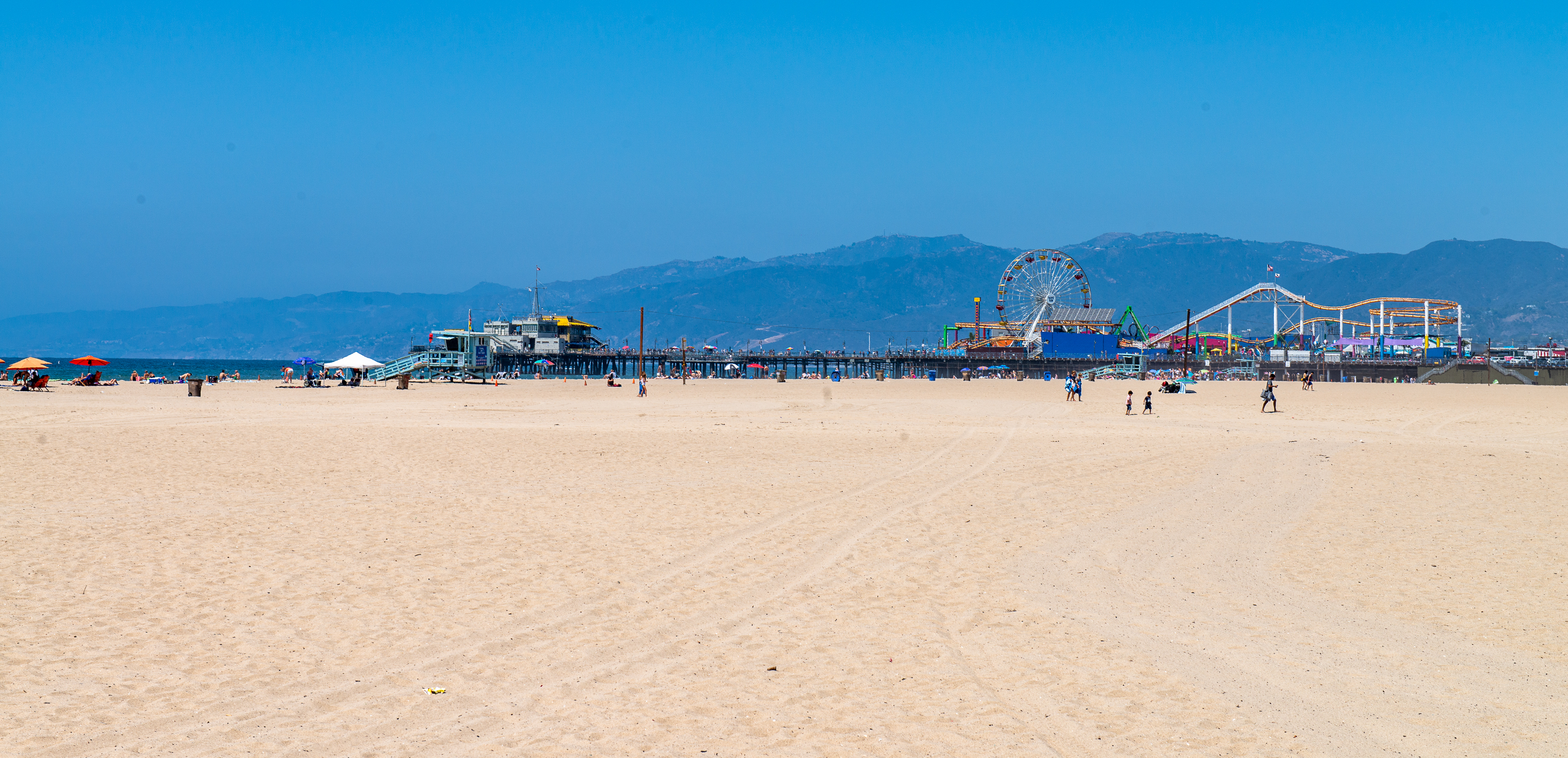Los Angeles. Plage entre Santa Monica et Venice. Le bout de pier signe l'arrêt de la route 66.