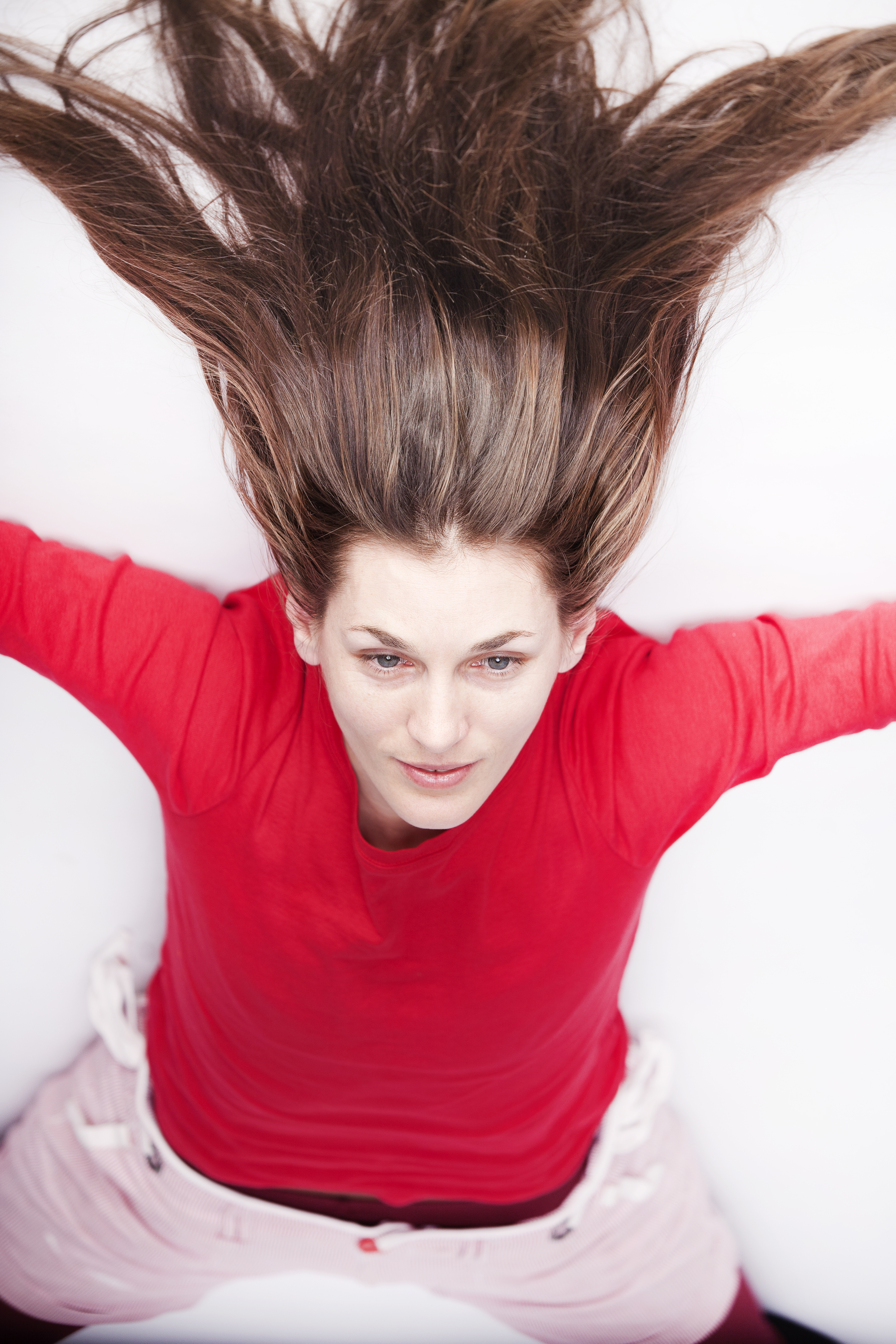 Professzionális portré fotózás hosszúhajú nővel