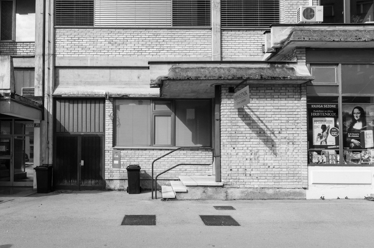 Stanovanjsko-poslovna stavba na Ulici 1. junija, Trbovlje / 1974, Gvido Burja