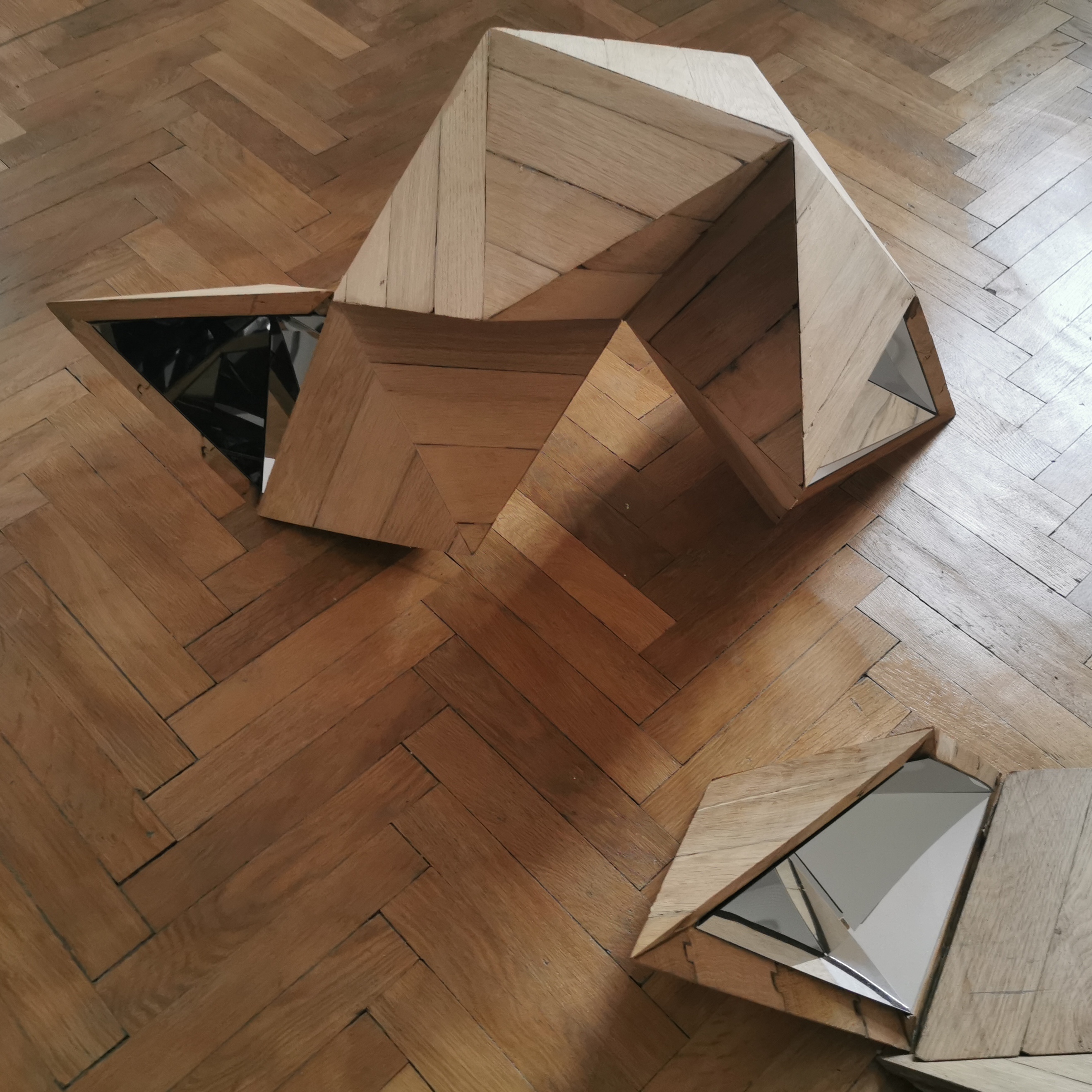 Parquet Wormhole, 2023, wood, mirrors, 34/70/34 cm.