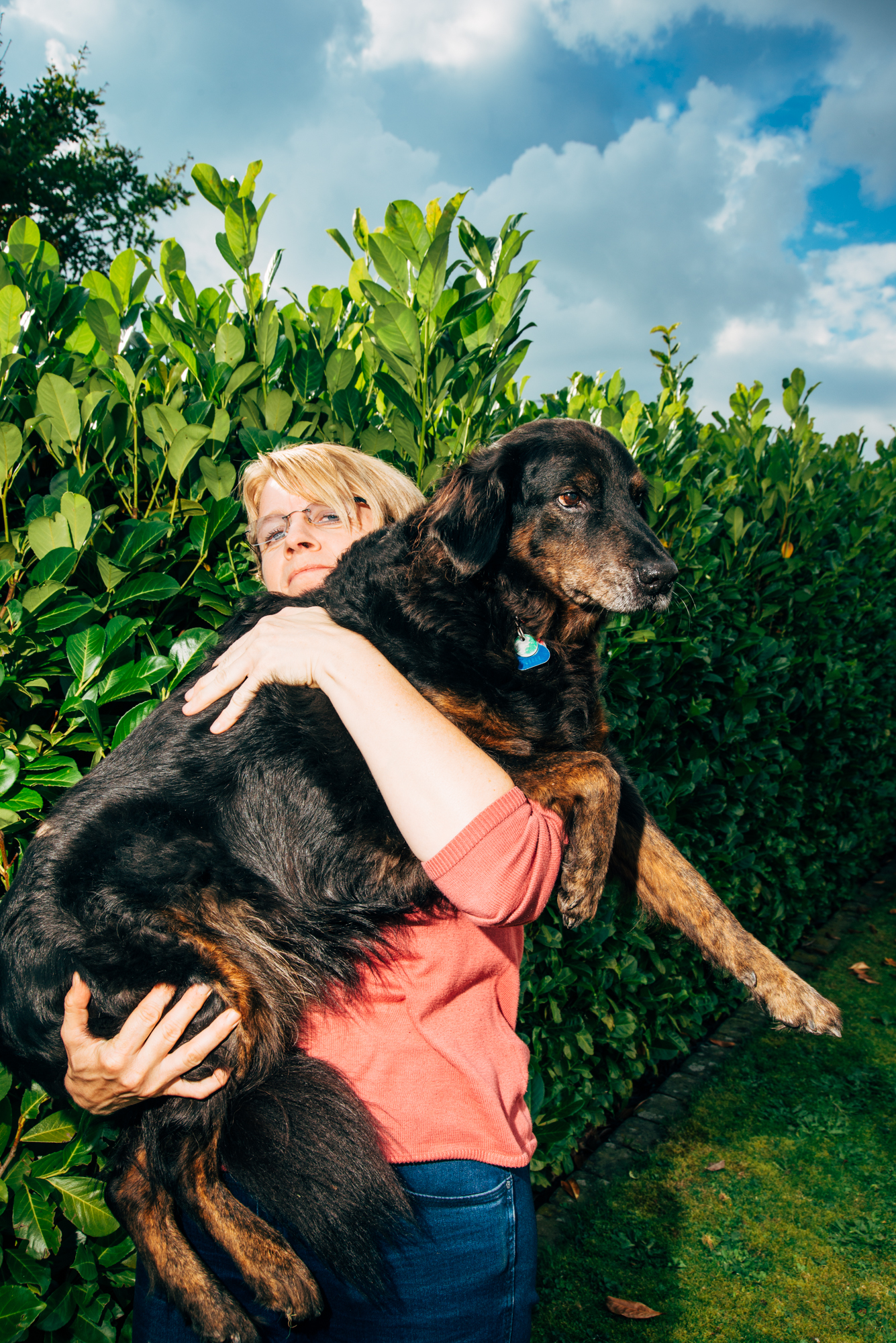 Claudia Otto aus Siegen und ihr ehemals misshandelter puertricanischer Stra&szlig;enhund Bradley