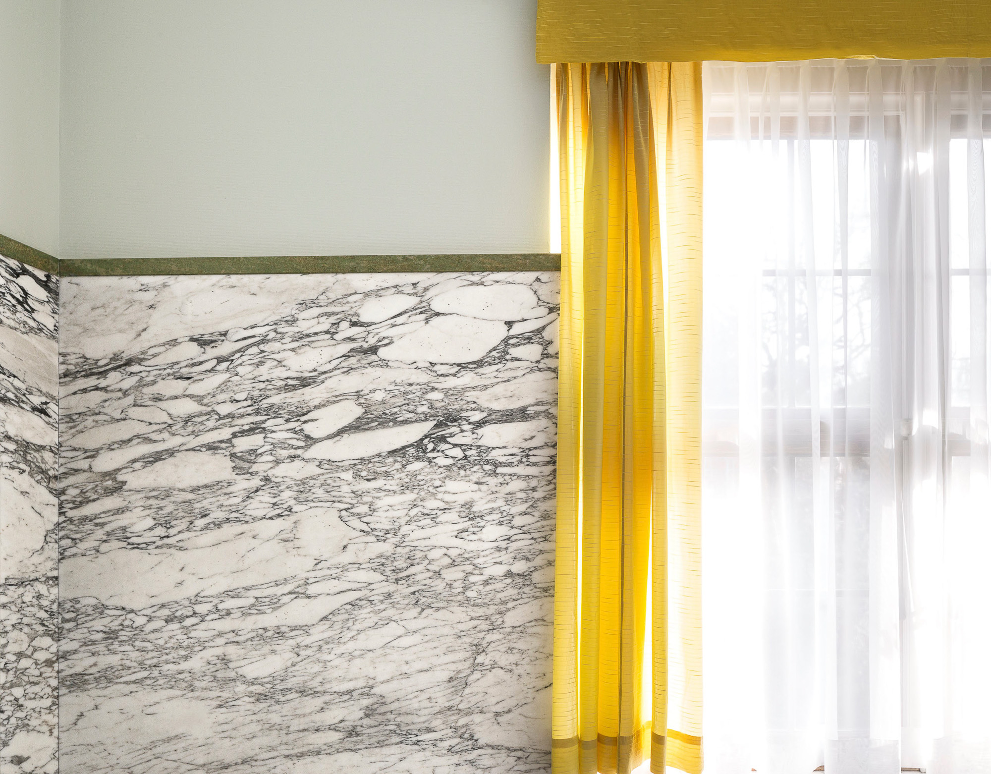 FV_Series_002_IMG_26_Yellow_Curtain