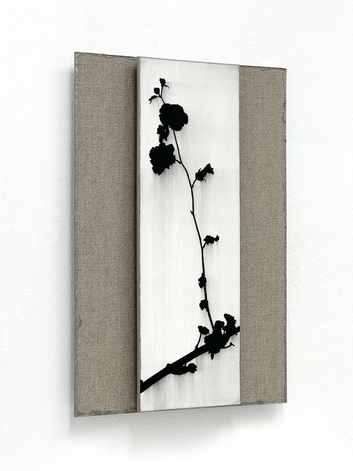 'A new rising', 2024, conté pencil and acrylic on plaster/aluminium and linen/aluminium, 30 x 20 cm. 