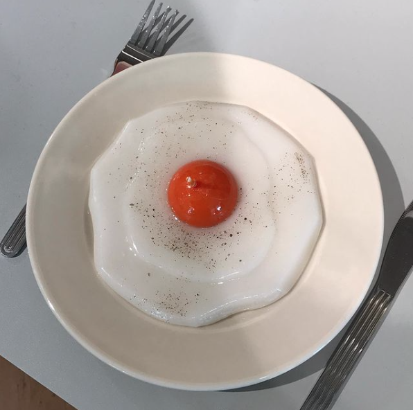 Gyngestol og sportsshorts