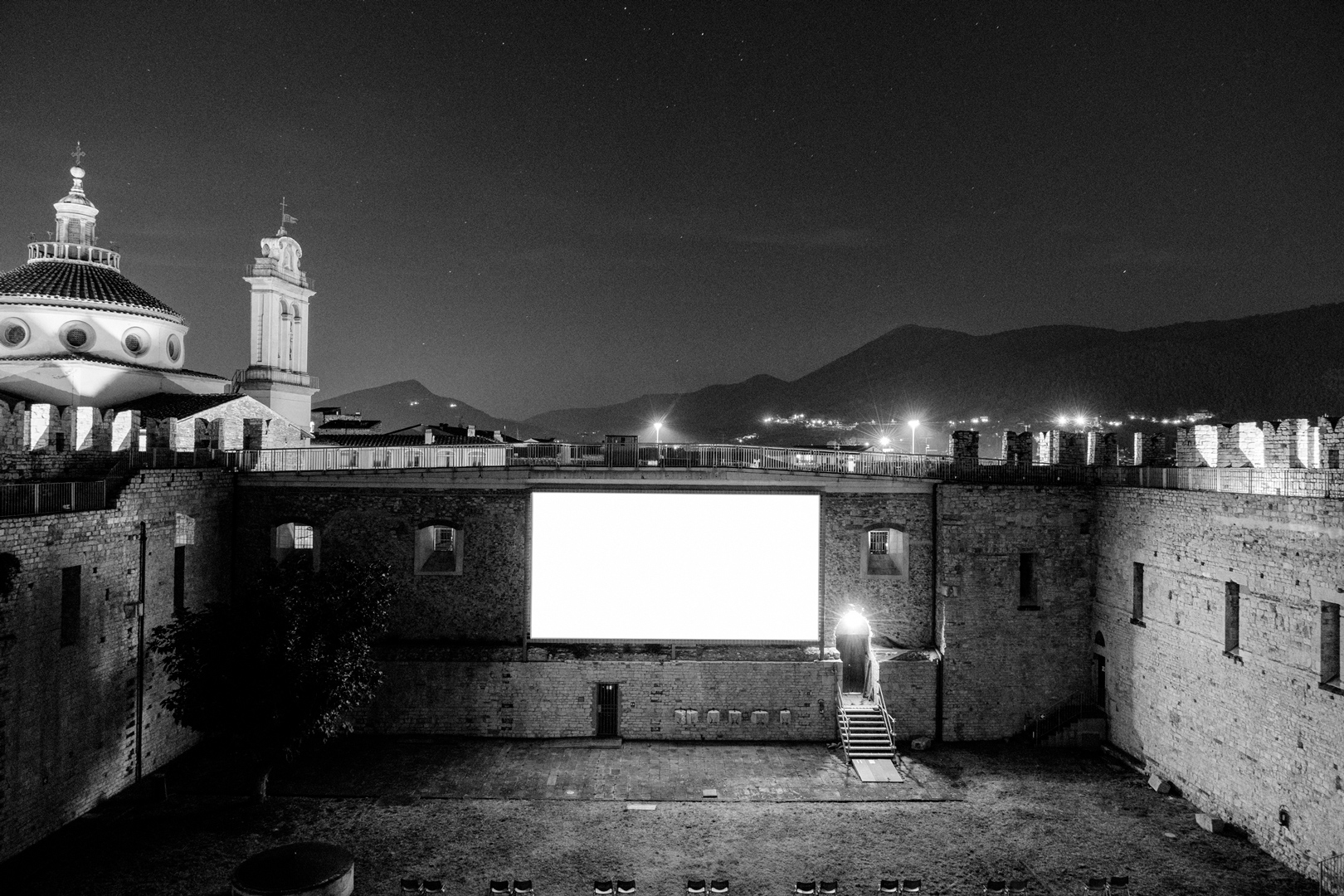 Lo schermo bianco. Prato, 2020