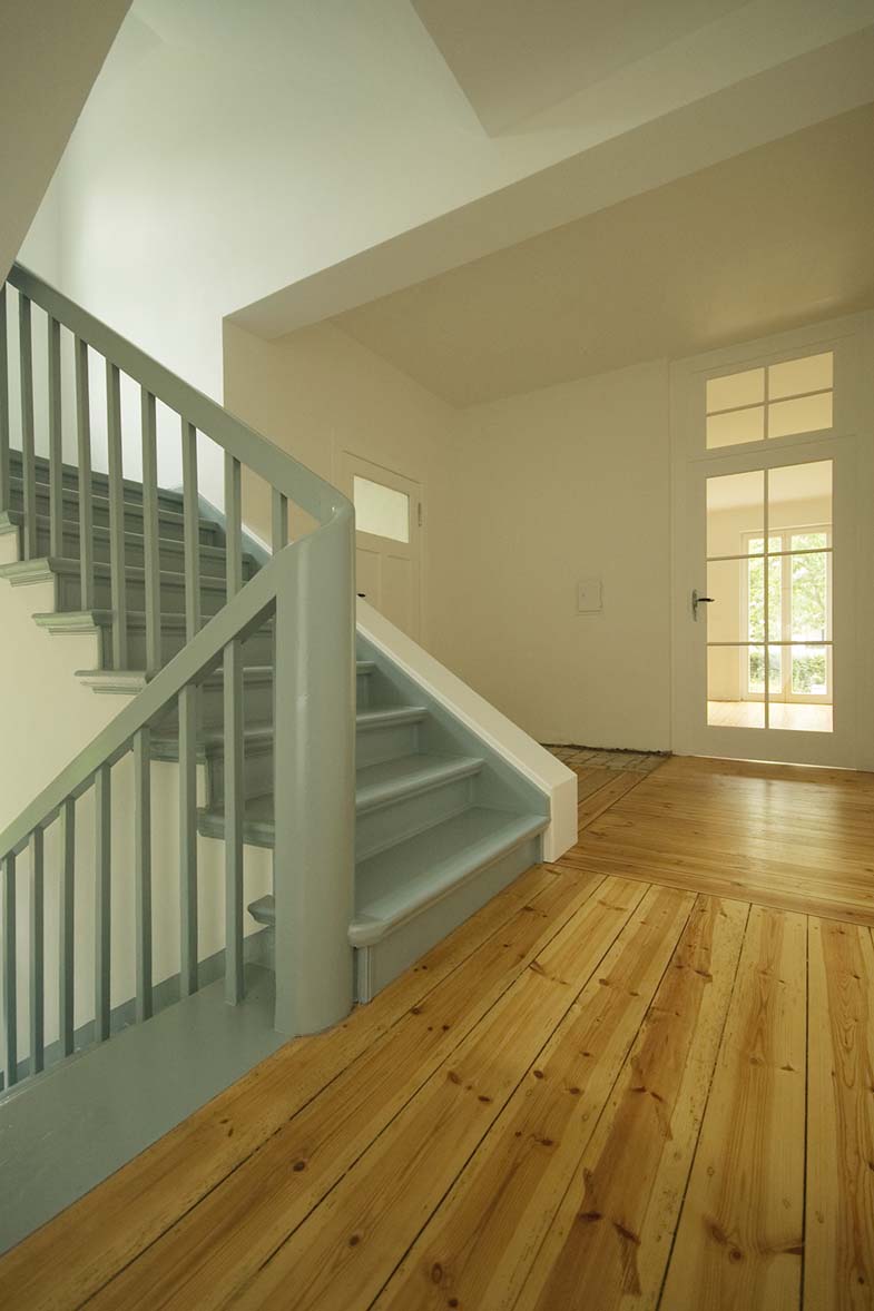 Hauseingang - Halle - Treppenhaus