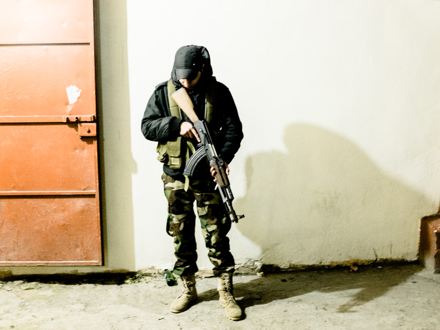  Beddawi refugee camp, north Lebanon, Tripoli Chaque parti politique poss&egrave;de sa propre force de s&eacute;curit&eacute;, qui monte une garde permanente devant ses locaux..