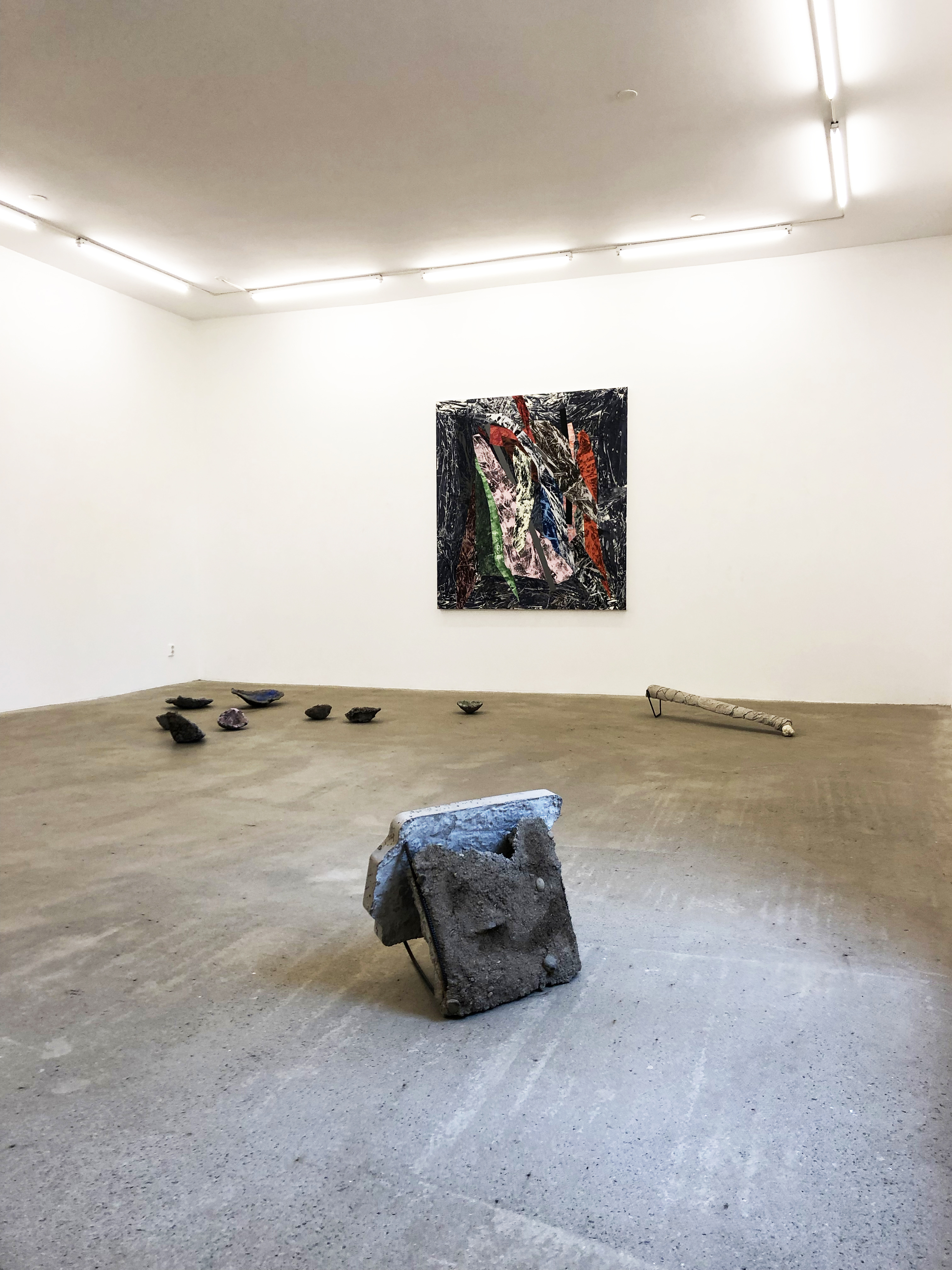 Sigrid Sandström: painting on the wall, Jenny Kalliokulju: sculptures on the floor 2019
