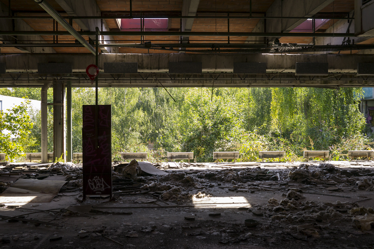 saint-denis | view of a missing wall