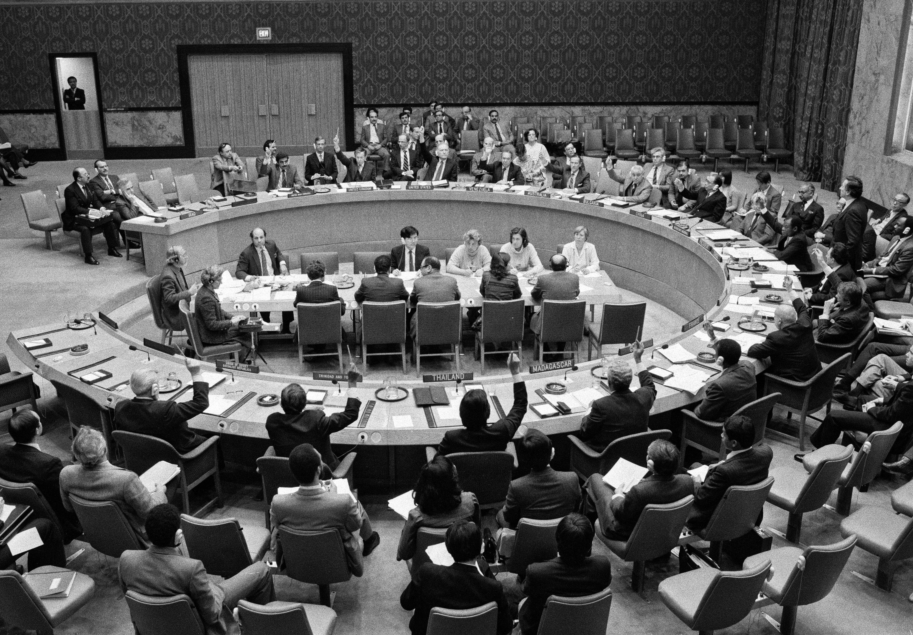 Оон год и суть. Совет безопасности ООН 1945. Совбез ООН 1945. Громыко в Совбезе ООН. Сессия Генеральной Ассамблеи ООН 1986.