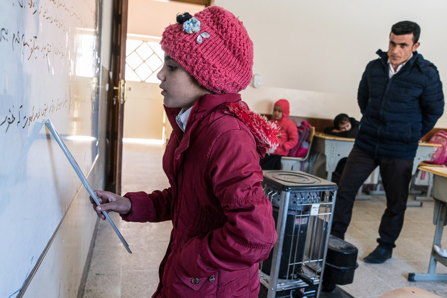 Village de Zale, Kurdistan, Irak L'école de Zale a été construite en 1999. Avant,il y avait juste l'école des peshmergas qui se cachaient dans le village pour dispenser une instruction minimale.