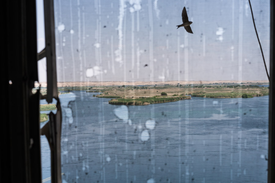 Barrage de Tabqa, Syrie du Nord, avril 2018. Le barrage a &eacute;t&eacute; s&eacute;v&egrave;rement endommag&eacute; lors des combats contre l'EI. Aujourd'hui, 2 turbines sur 8 fonctionnent.