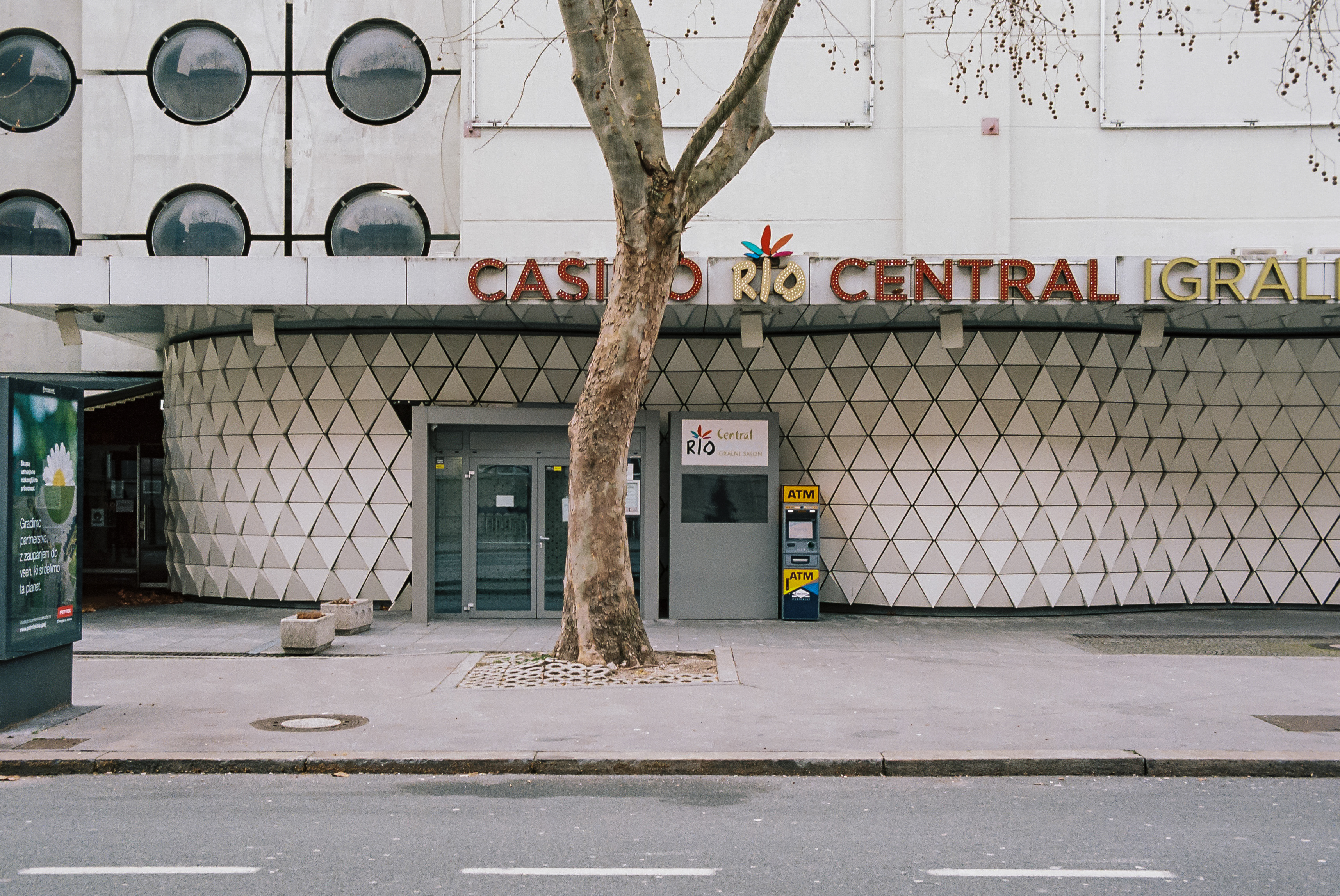 Poslovno-garažna hiša Kompas / Kompas business and parking house, Ljubljana