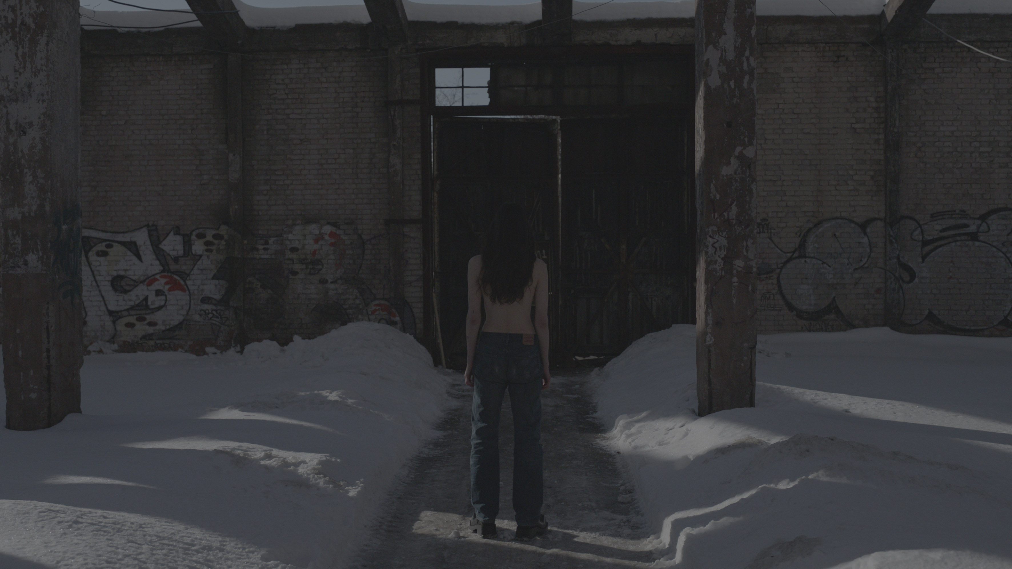 Video still AI Winter, 2022. Featuring Eliza Douglas. Directed by Jean-René Étienne and Lola Raban-Oliva. Courtesy of the artist, Galerie Buchholz & Sprüth Magers