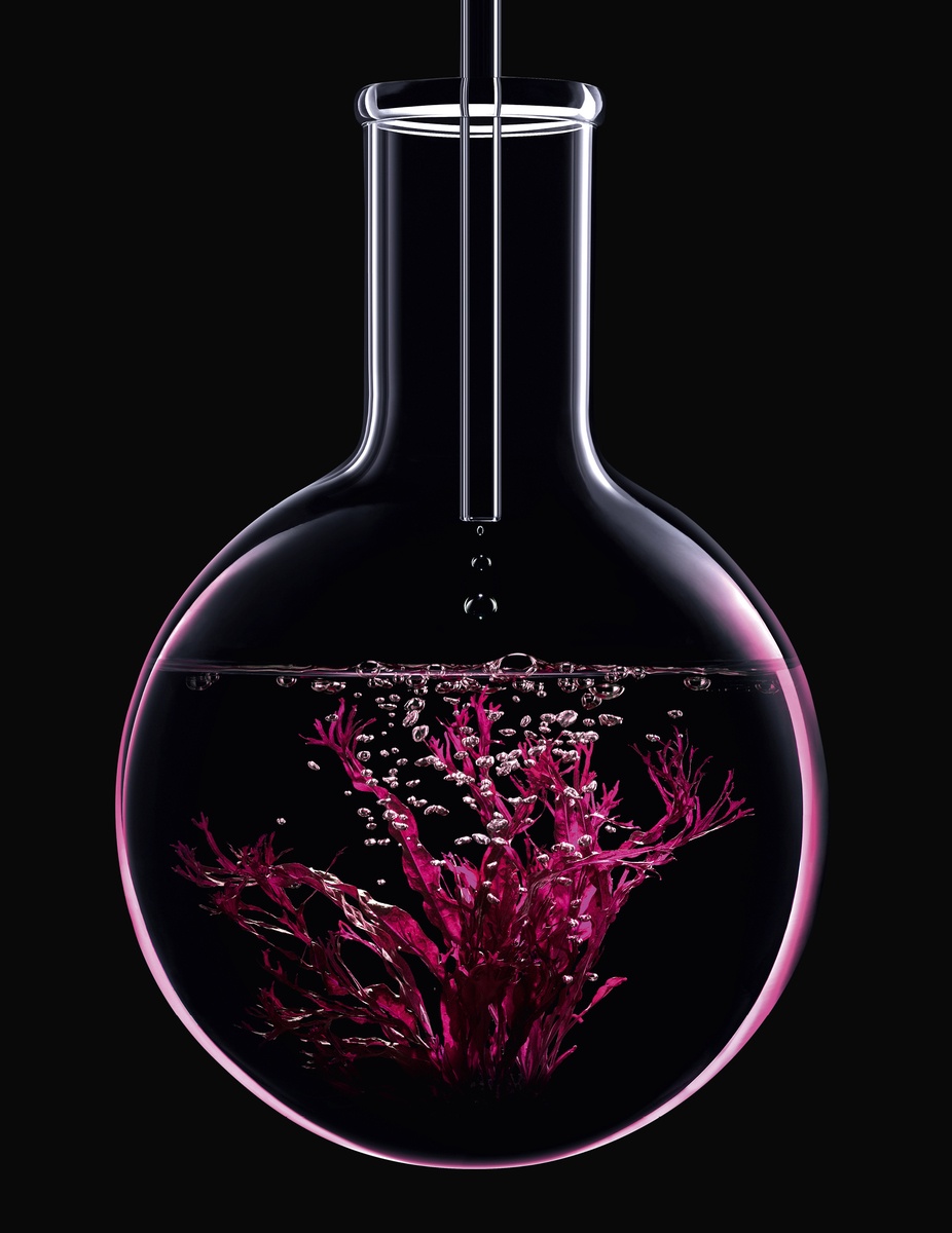 KMA Texture Stylist Mattias Nyhlin creates a bubbling effect for Oriflame Innoage