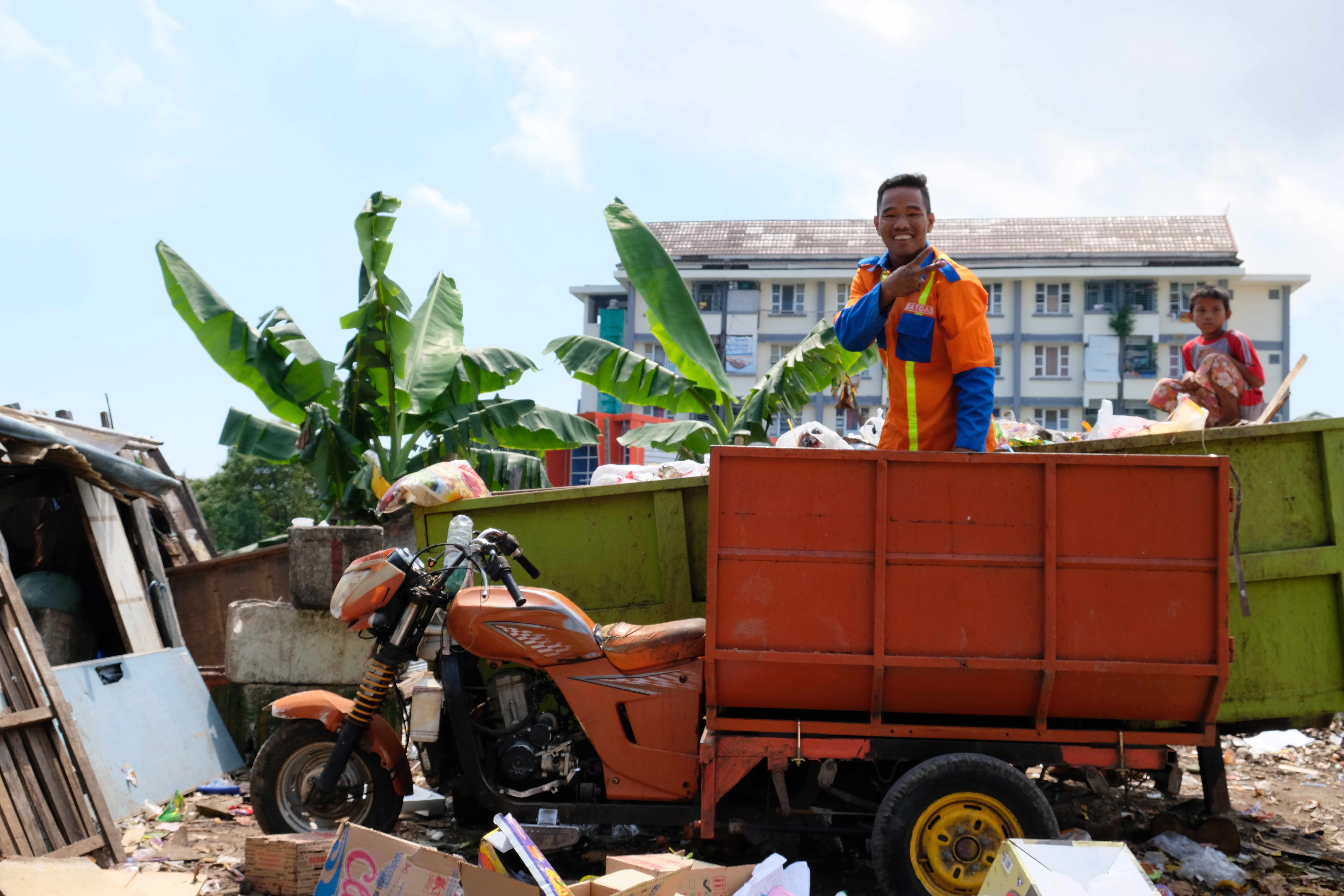 Hard waste collection truck