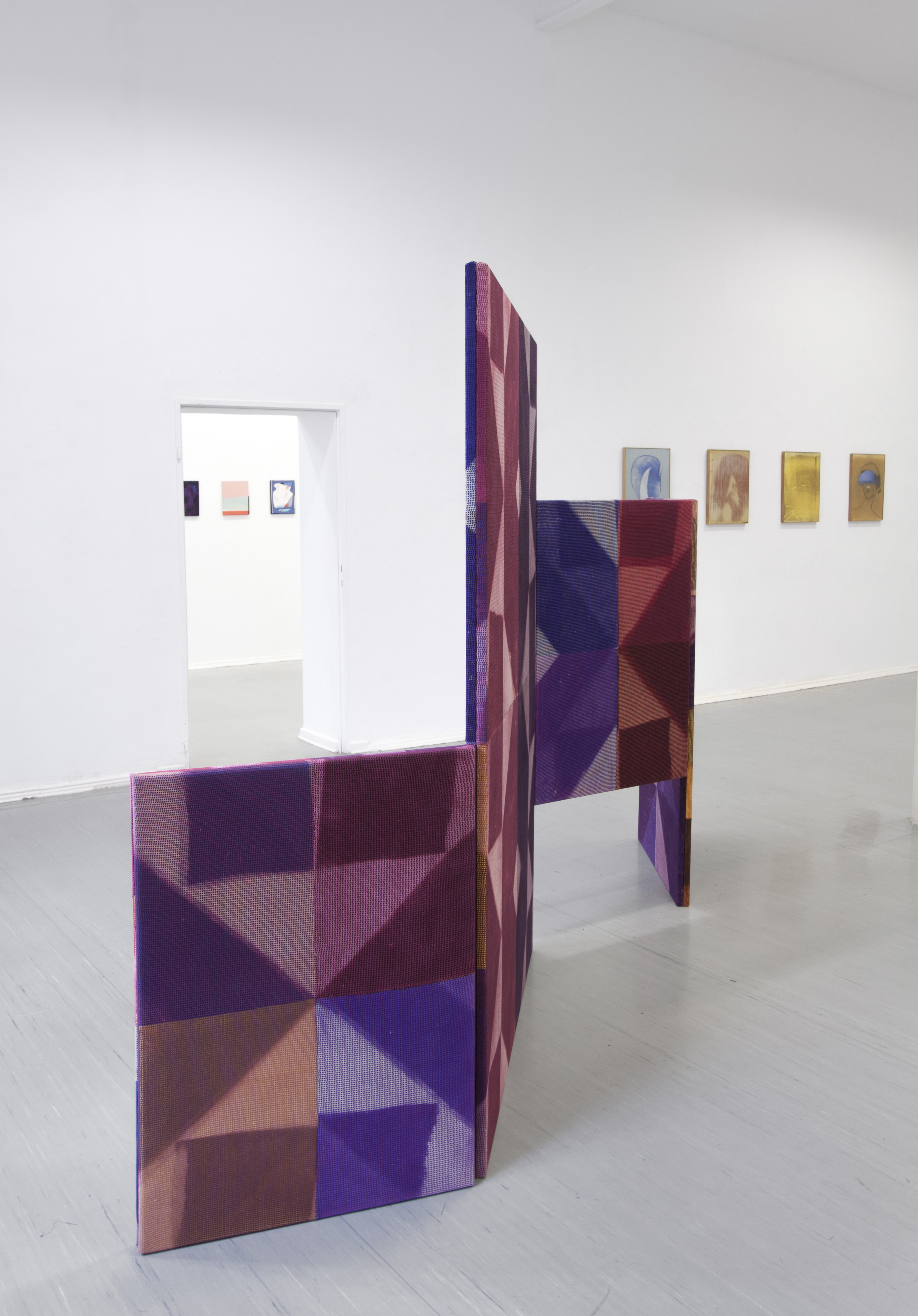 installation Pose #1, "I told you so", 350x200x120cm, fabric, wood, 2020, photo: Marcel Frey