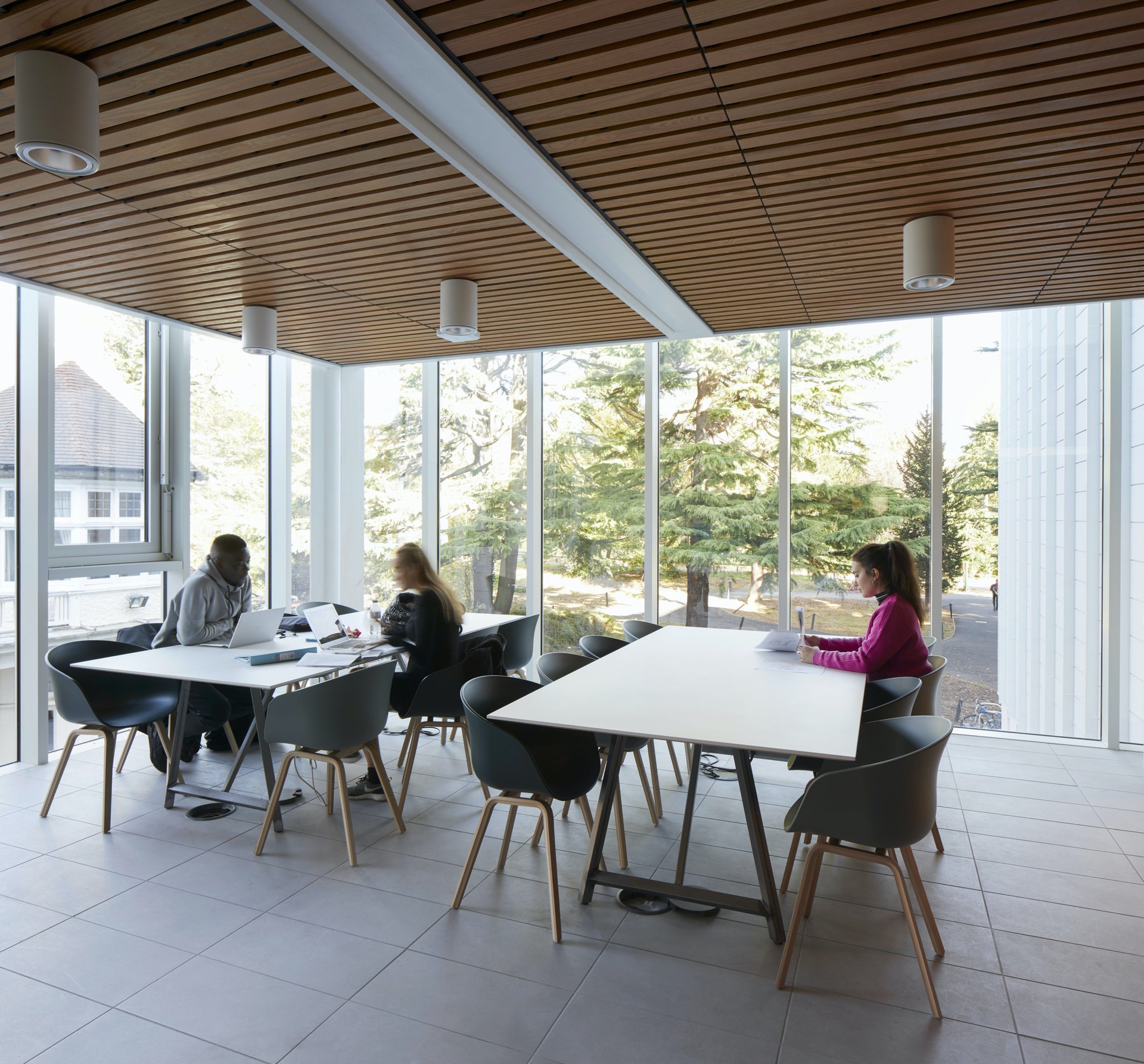 Naturally lit and ventilated social learning spaces arranged around the Teaching and Learning Building’s central courtyard.
