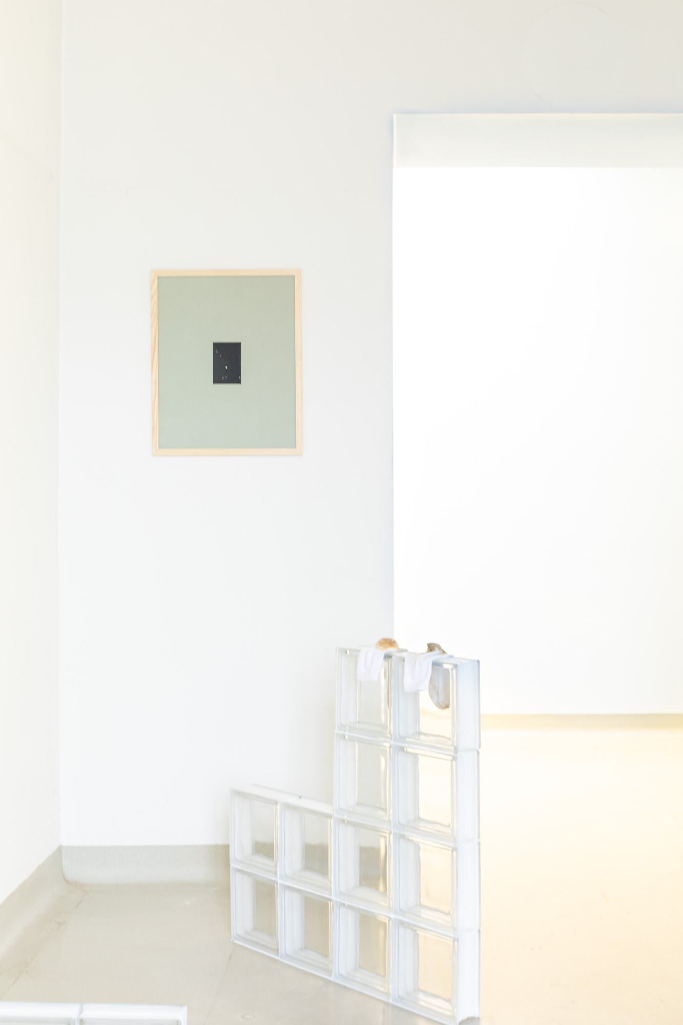 Ausstellungsansicht, “Treading softly”, Parallel, Wien, 2024 (  © Johnny Linder)