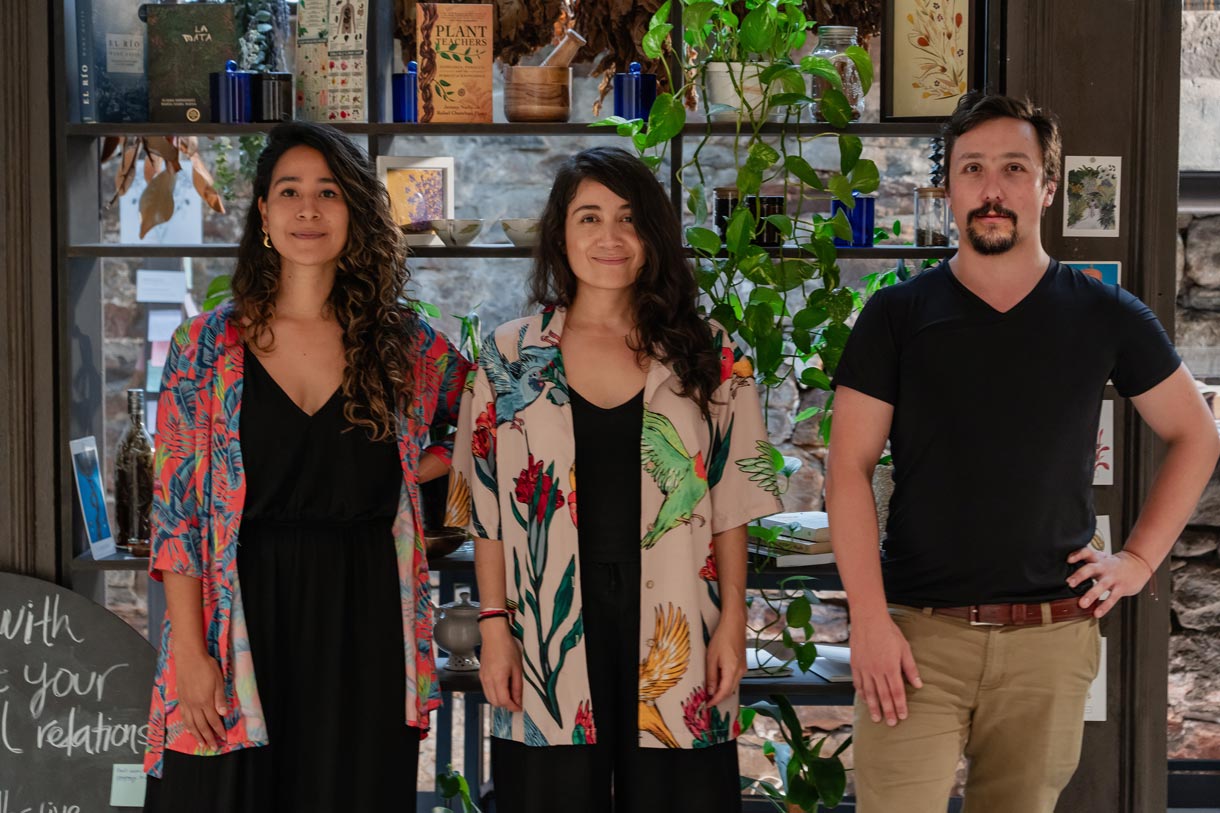 From left to right: Angélica Cuevas, Giselly Mejía and Juan Pablo Caicedo.