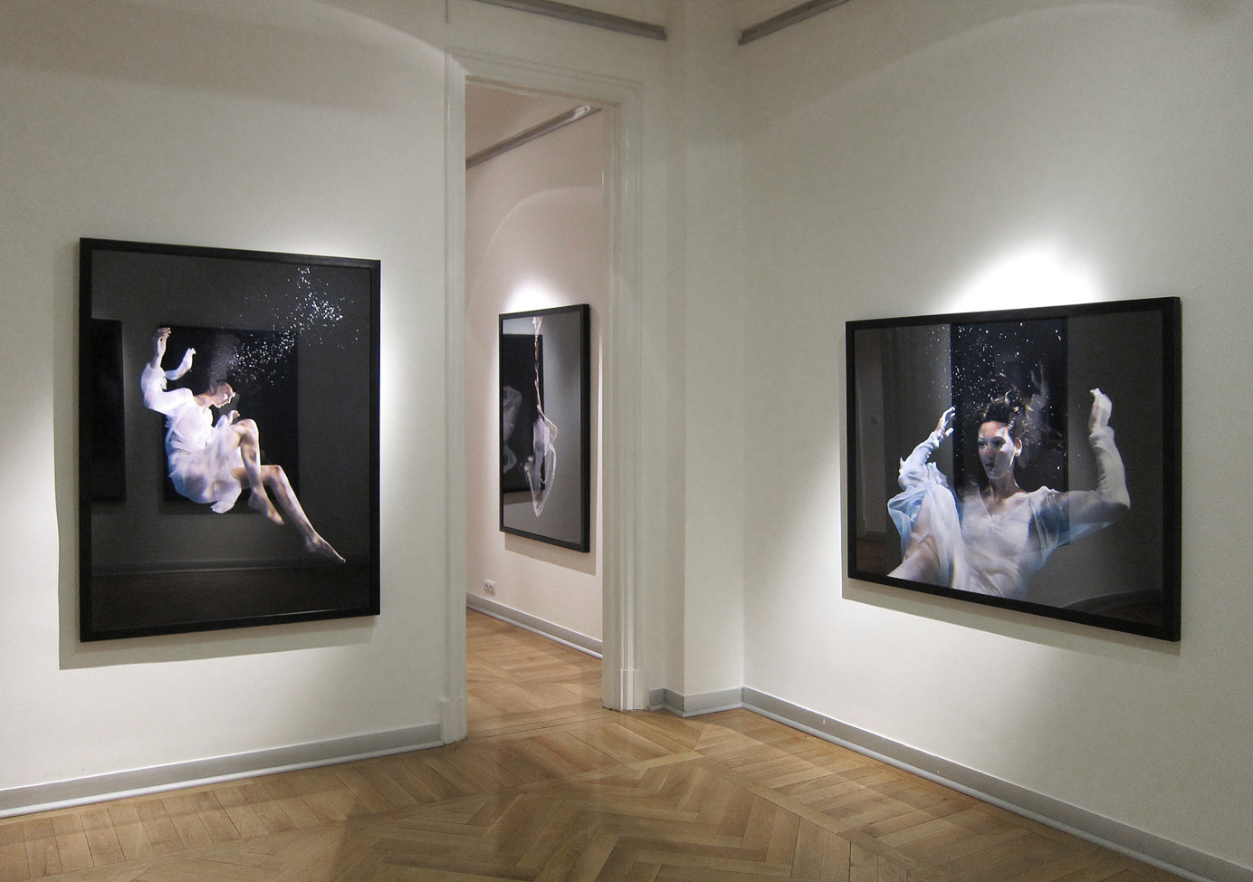 Solo "Whispering Waters" CDA Projects, Istanbul, Turkije 2010