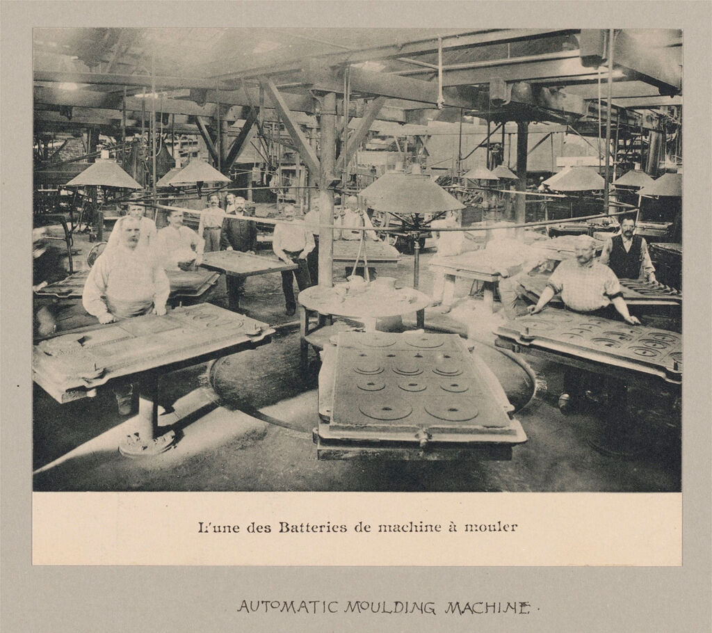 1903 Workers at the Familistere de Guise. Photo: Unknown photographer. Harvard Art Museums/Fogg Museum, Transfer from the Carpenter Center for the Visual Arts, Social Museum Collection