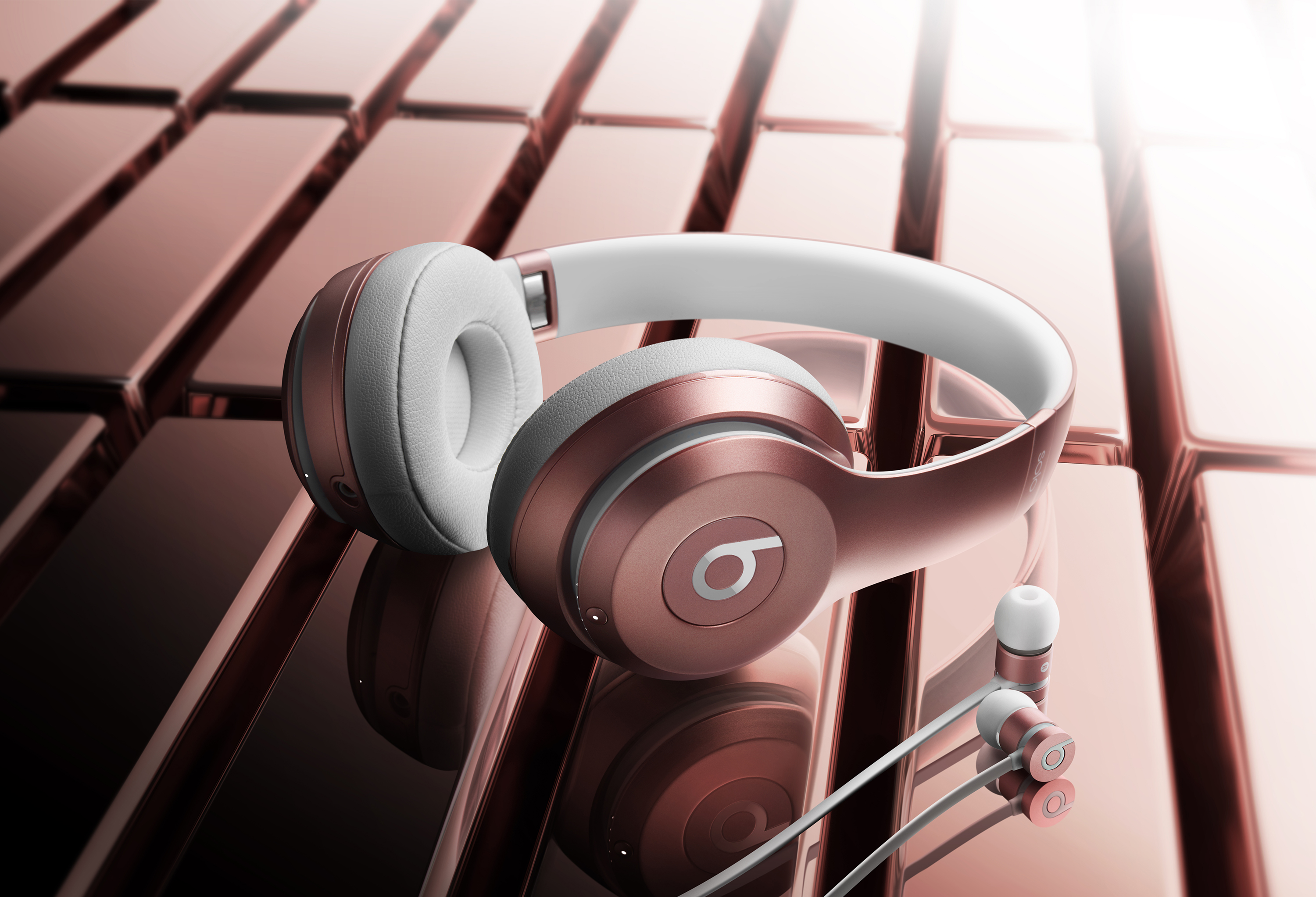 Наушник нужен. Наушники URBEATS. Beats Rose Gold. Битс Studio Rose. Beats Headphones Rose Gold.