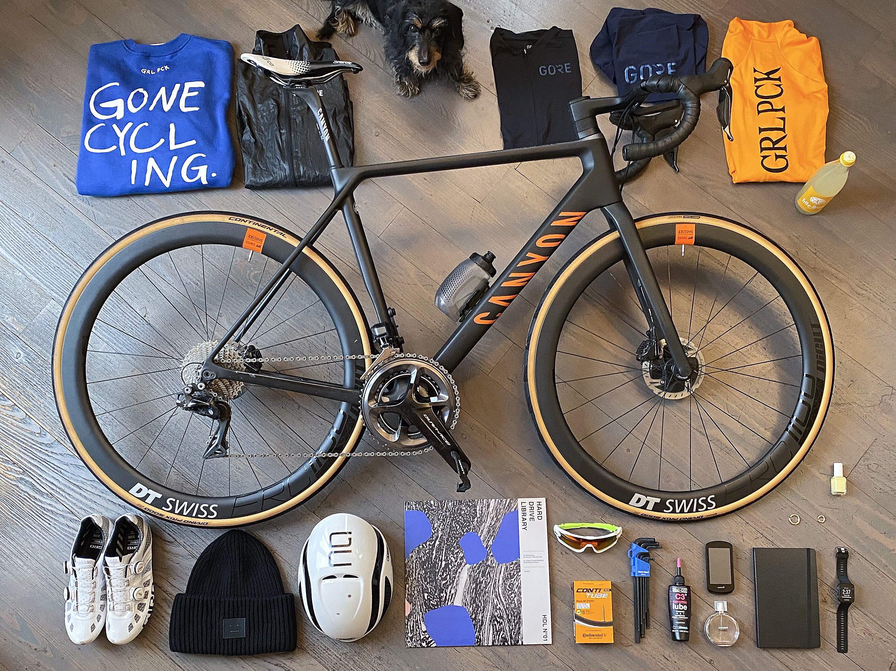 Essentials- Maike Frye