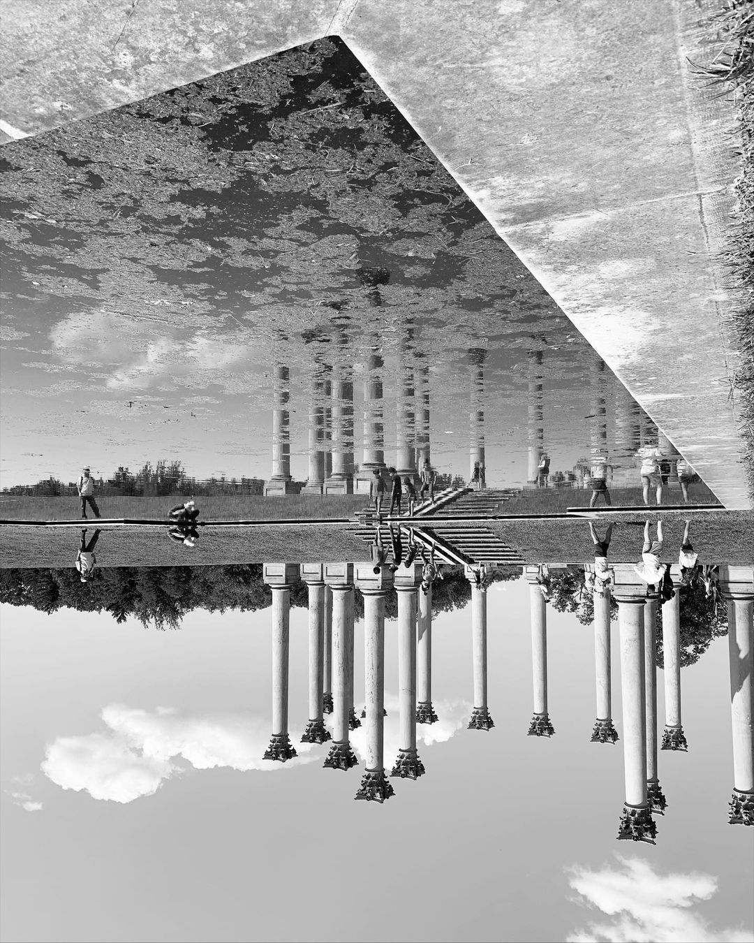 #ilookup [#ilookupsidedown] at the #capitolcolumns in the #usnationalarboretum / U.S. National Arboretum / September 6, 2020 / Photo: Ben Kasdan @bkasdan