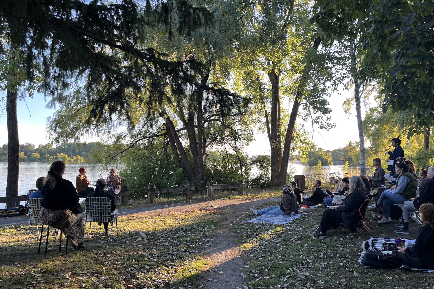 Lynn Kodeih, Even Light Is a Few Minutes Late, Verticale. Photo : Ji-Yoon Han