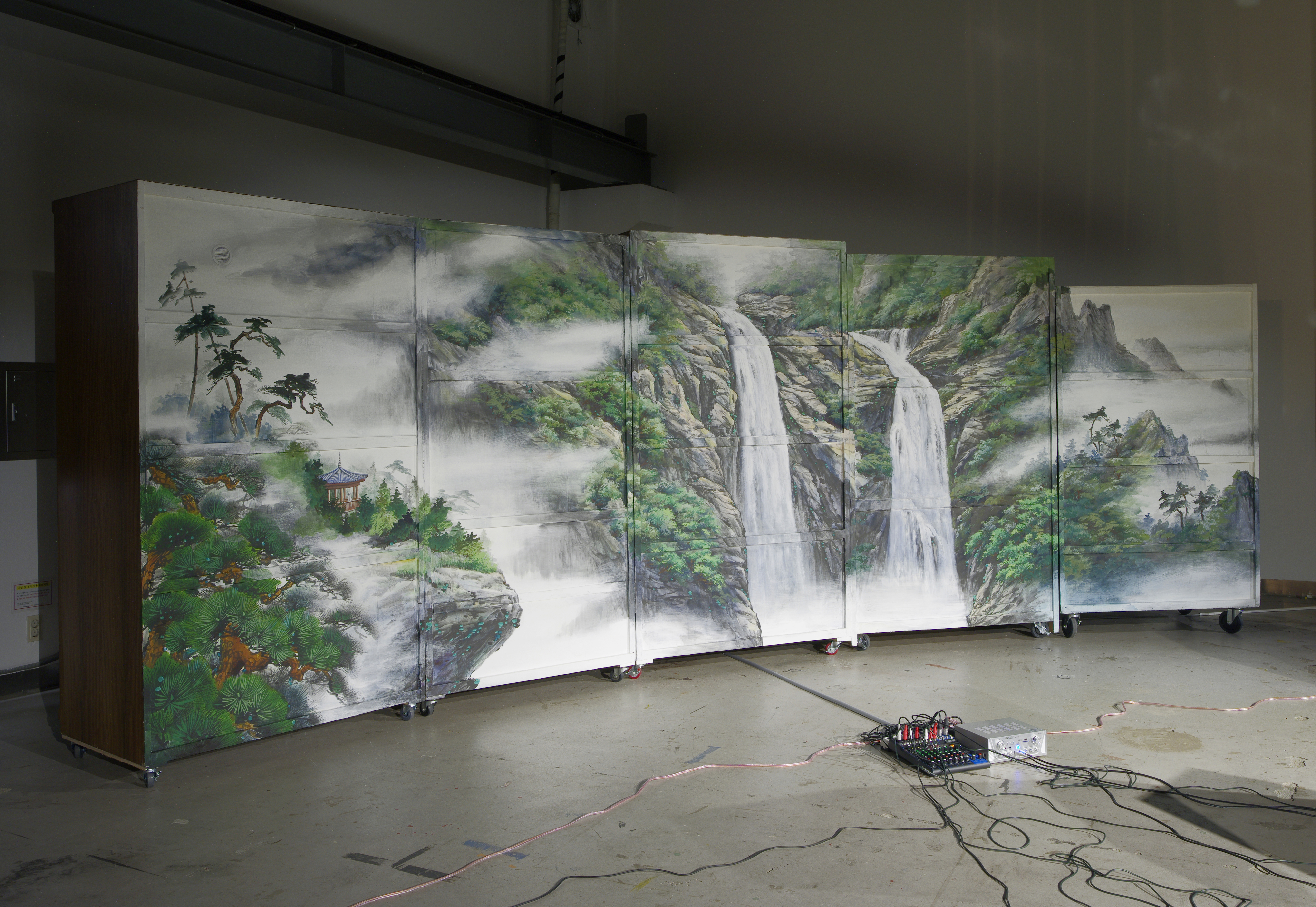 Screen: collected landscape / Found object, wardrobe landscape painting 207(H)*867*570cm, 2017 