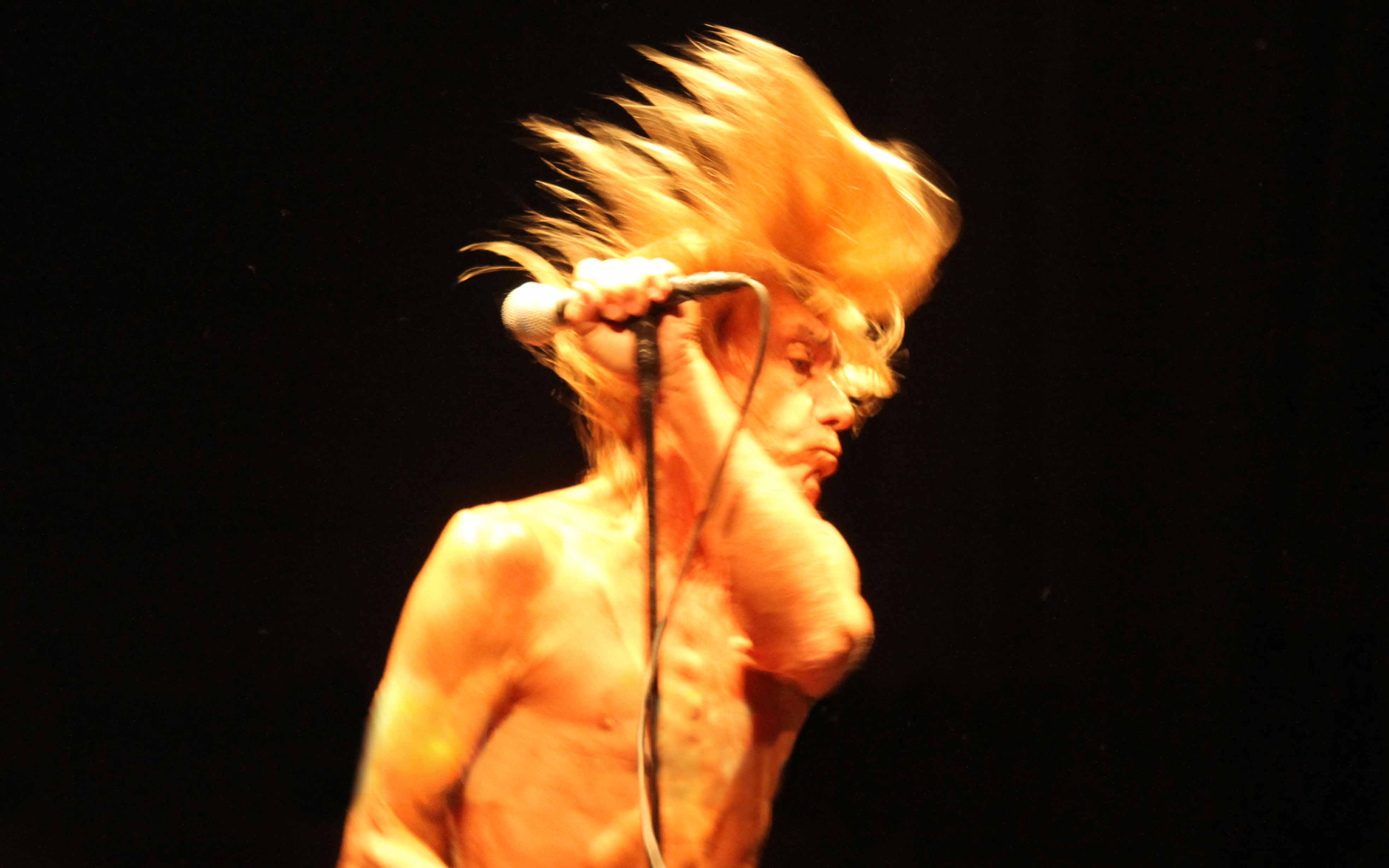 IGGY POP - ENTRÉE EN SCENE
