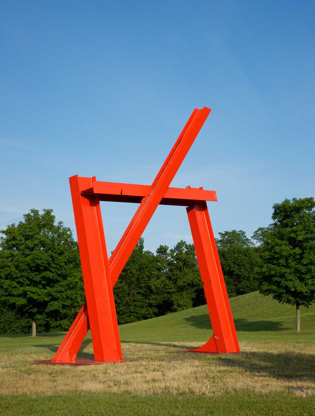 Neruda's Gate, 2005. Steel. 26’ 9” x 25’ x 8’; 8,15 x 7,70 x 2,46 m. Collection of the Artist. Photograph ©Jerry L. Thompson.