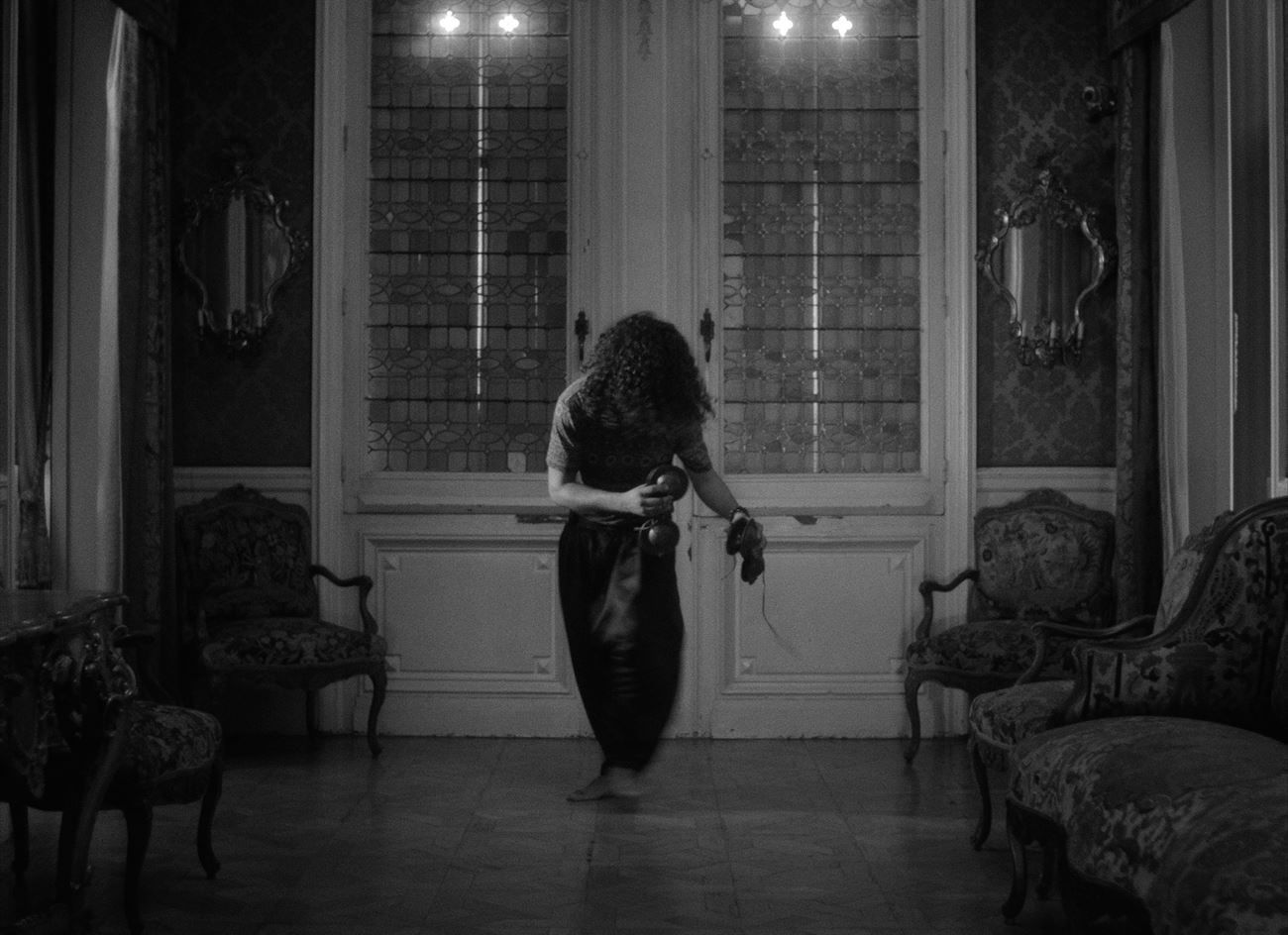 Bárbara Wagner & Benjamin De Burca ‘One Hundred Steps’, 2020. © Bárbara Wagner & Benjamin De Burca