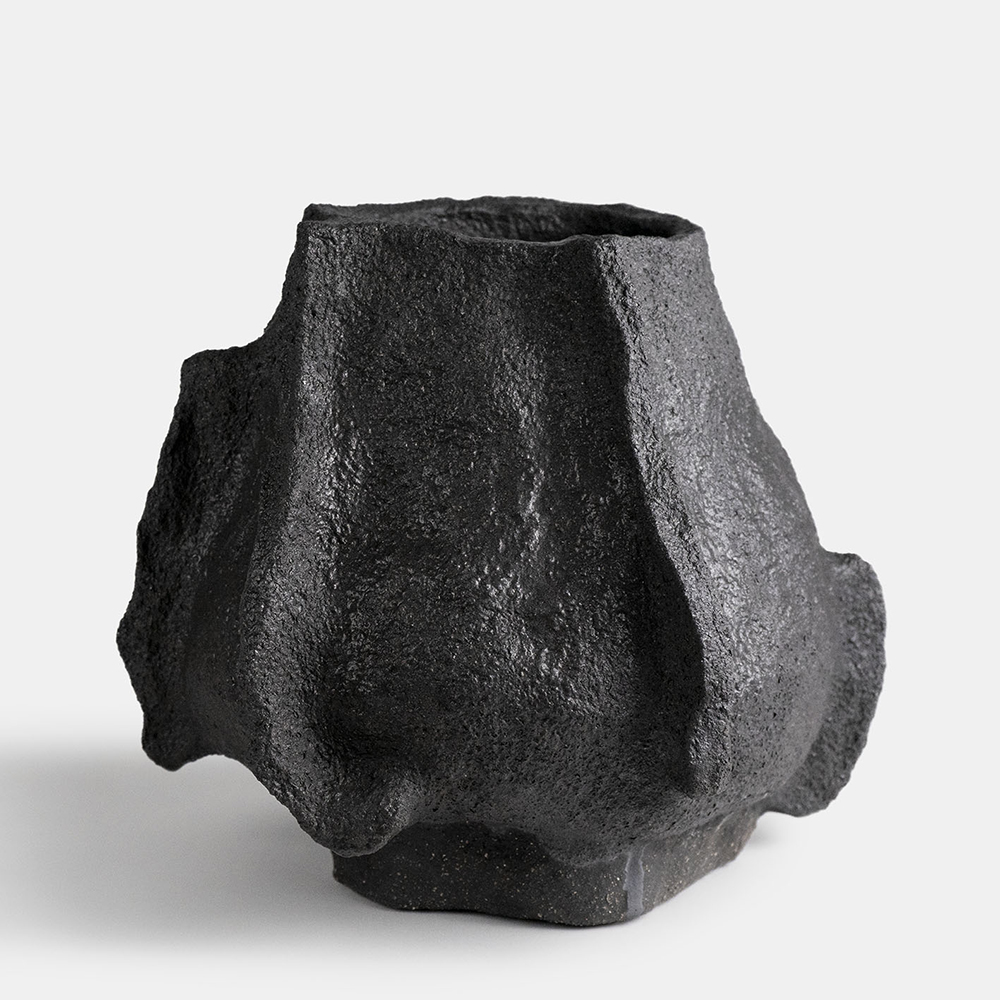 Jojo Corv&auml;ia, V-1251, 37x37x36cm, 2.500 &euro;