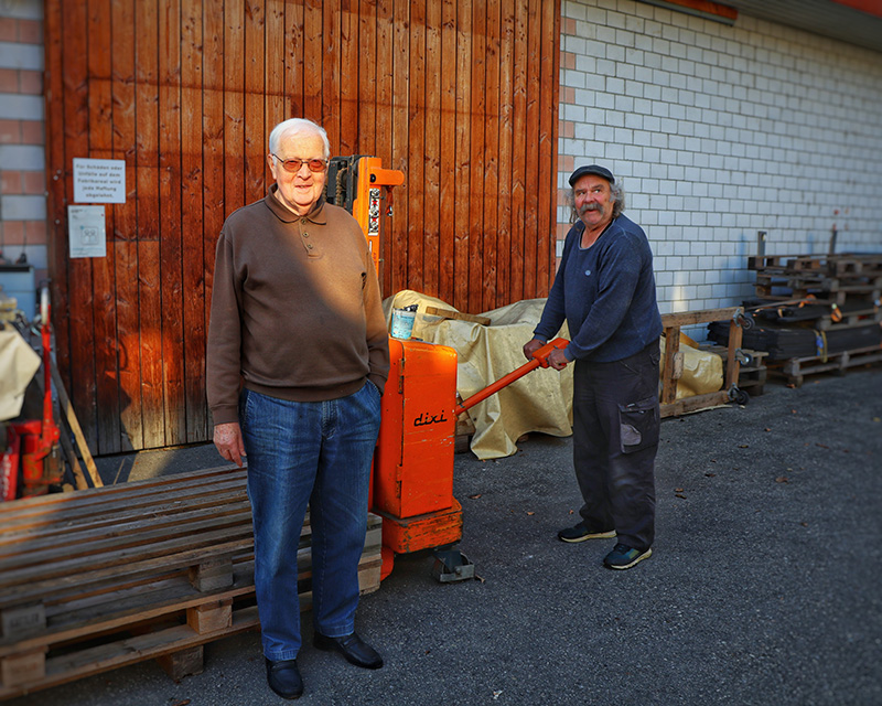Peter und Bruma &ndash; ein eingespieltes Team, wenn es um Reparaturarbeiten aller Art geht. 