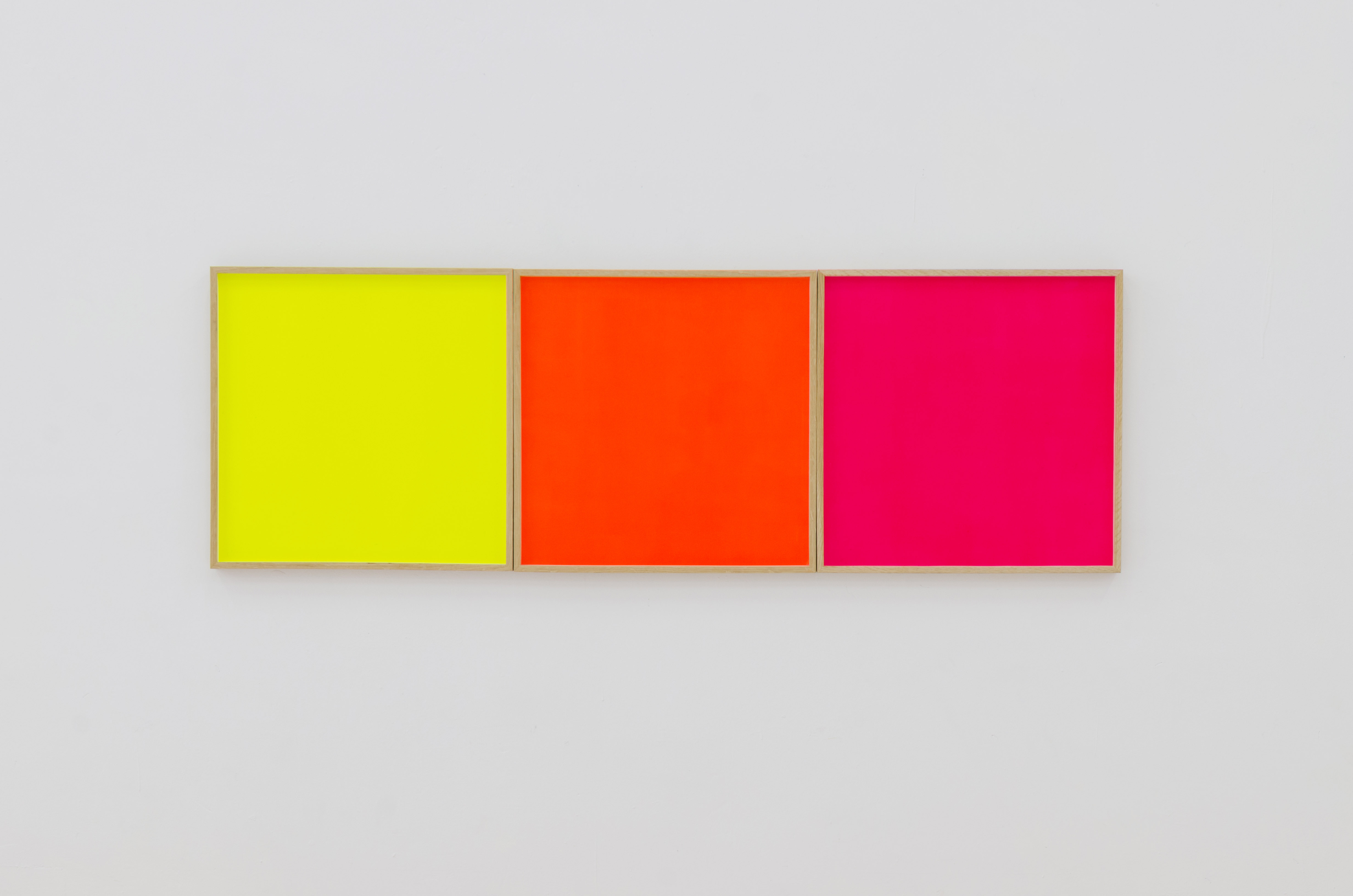 Paloma Gámez. S/T (de la serie Amarillo, Magenta, Naranja), 2021. Acrilico sobre papel. 44x132 cm