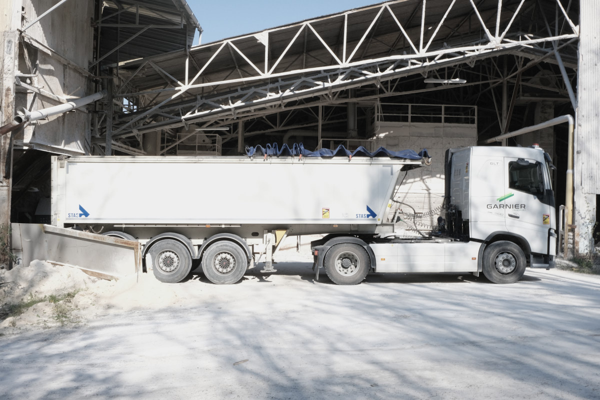 Tout commence par la livraison de gypse extrait de la carrière