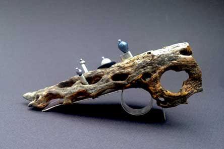 Classific-WeaponOrAdornment003-II  