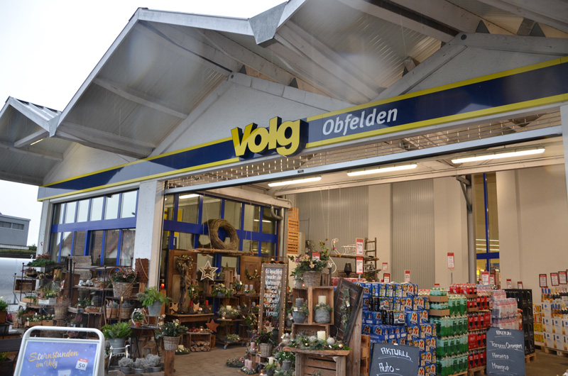 In einer Bildreihe über mein Dorf darf natürlich ein Bild des klassischen Dorfmärts "Volg" nicht fehlen. Jeden Tag vor der Schule kauften wir hier Süssigkeiten. 